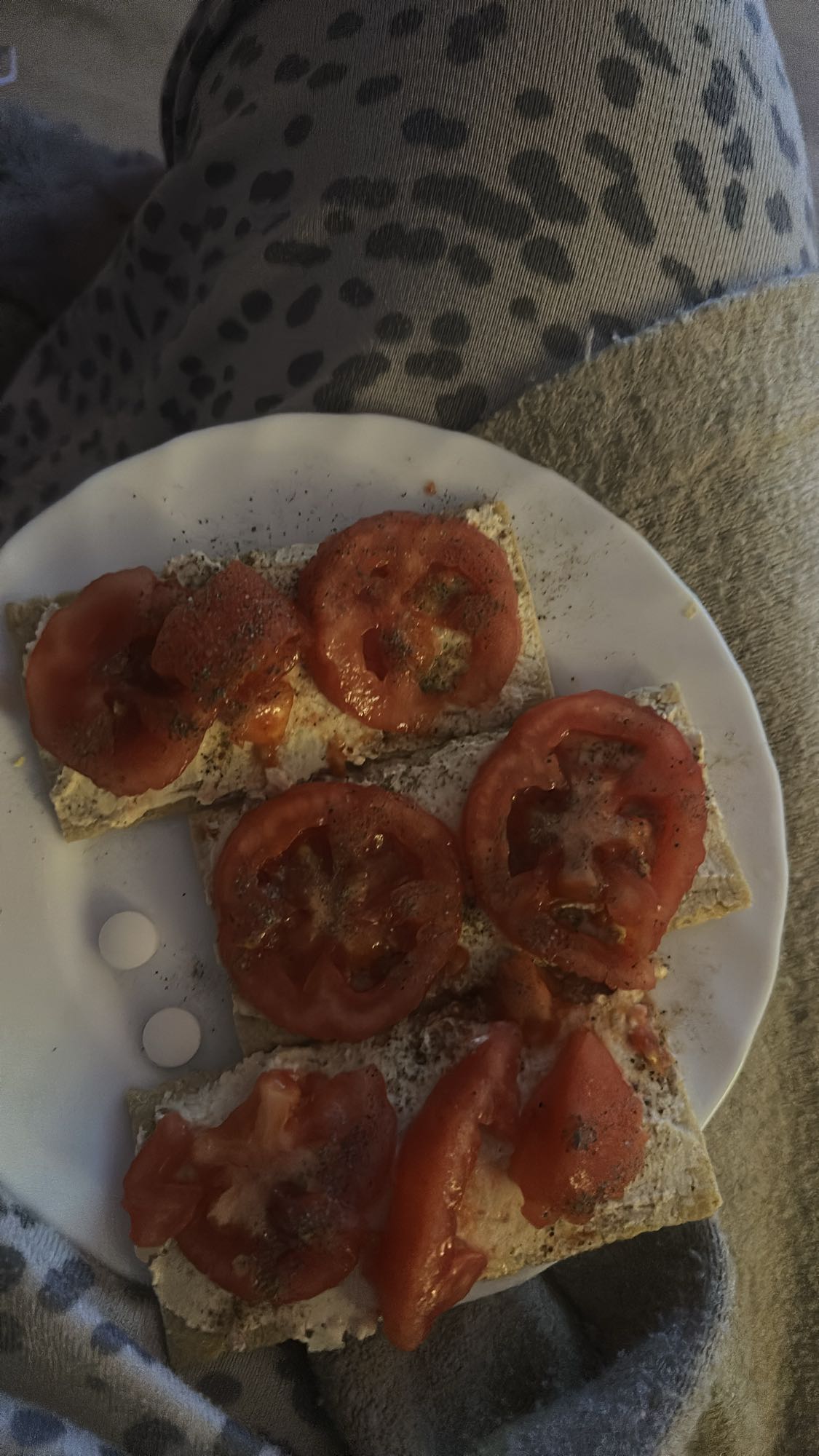 Kanapki z pomidorem i twarogiem