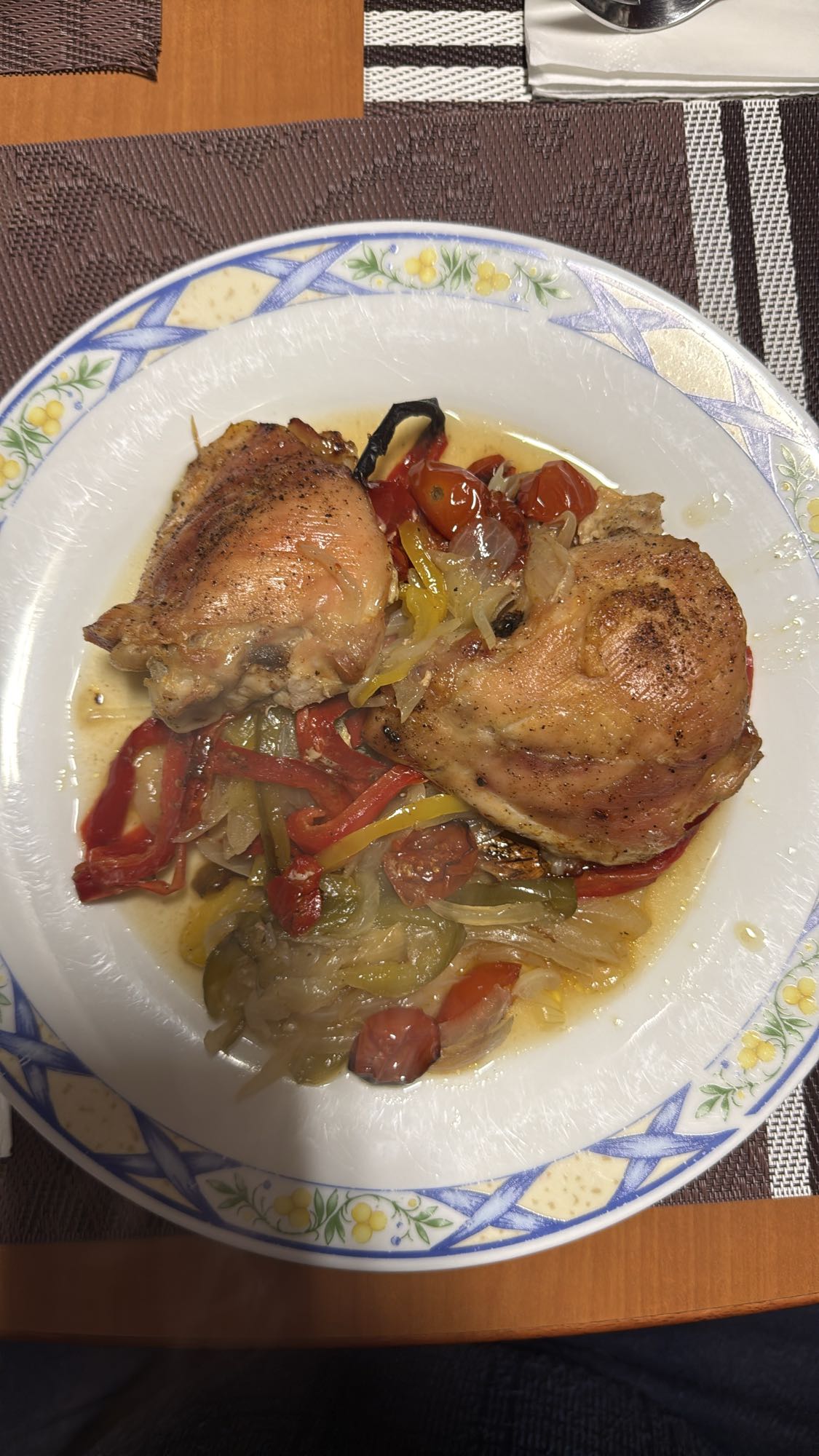 Pollo con verduras salteadas