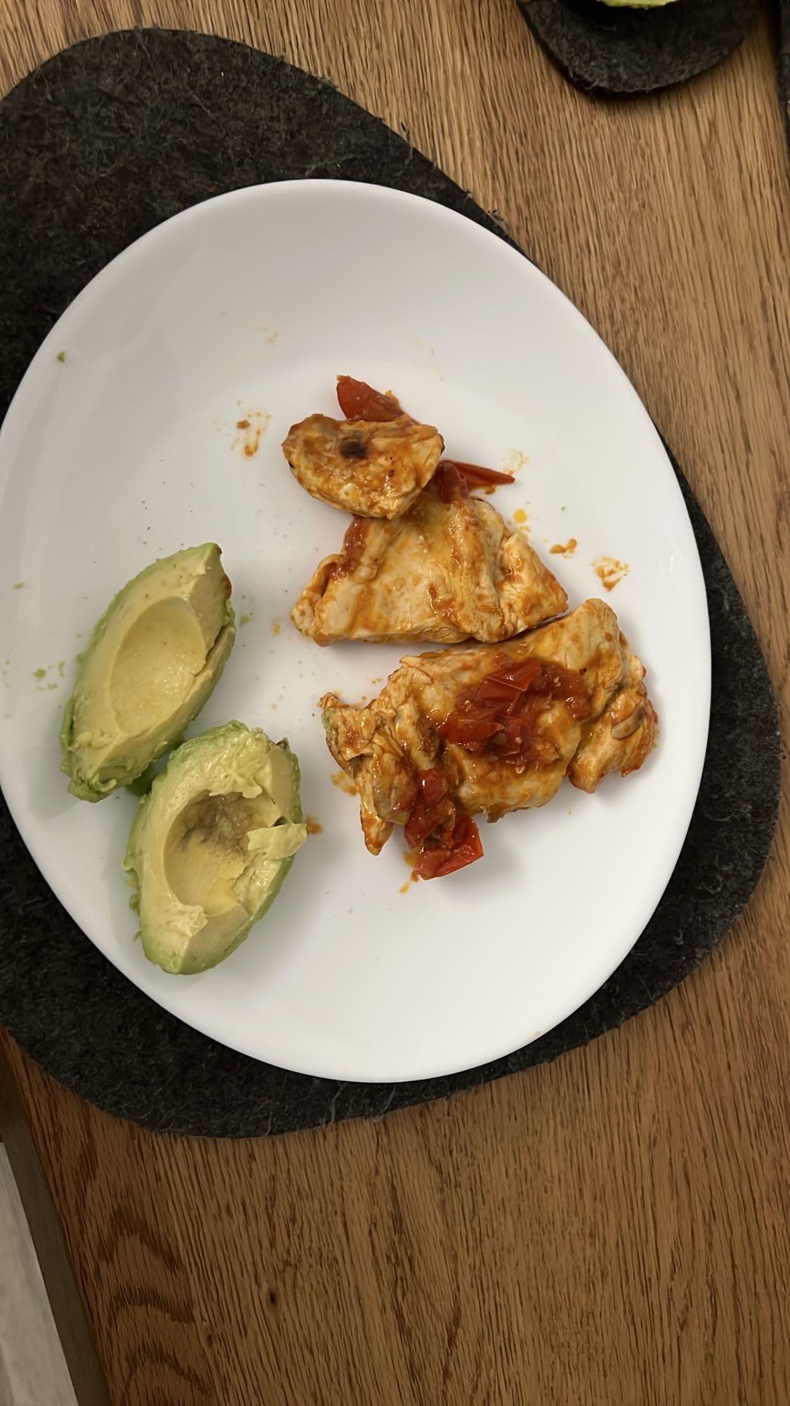 Tavuk ve Avokado Tabağı
