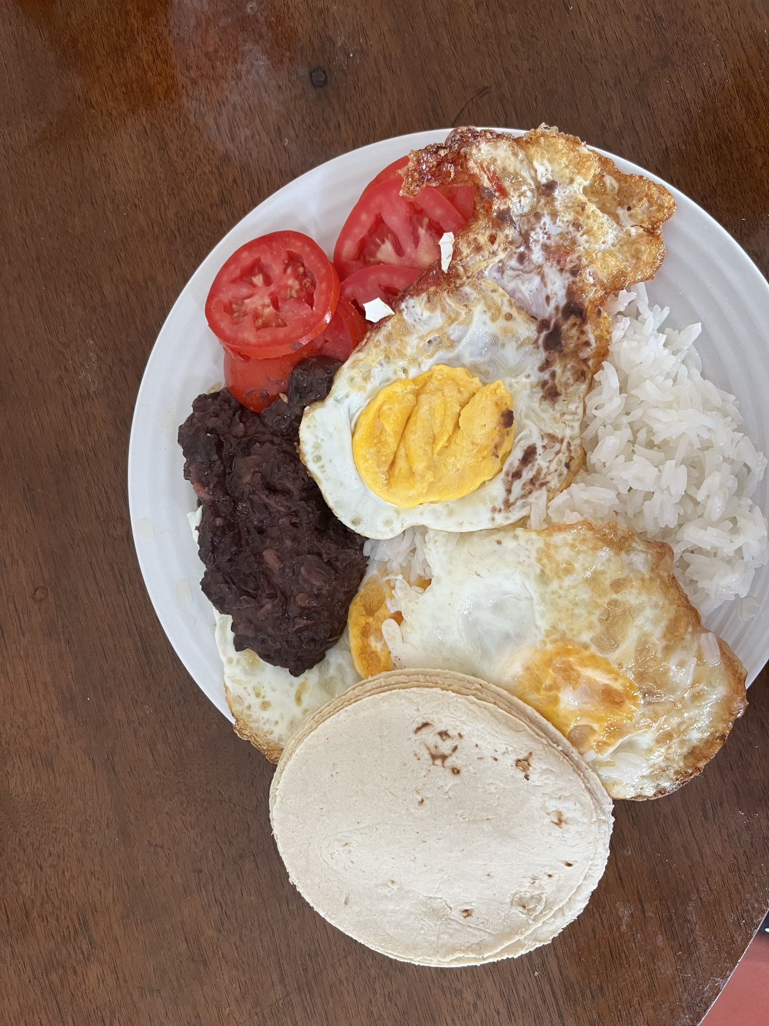 Desayuno con huevos y frijoles