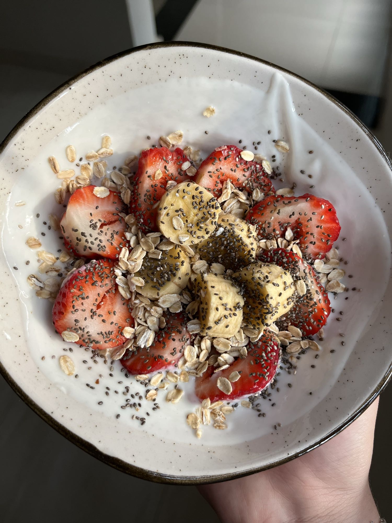 Iogurte com frutas e sementes