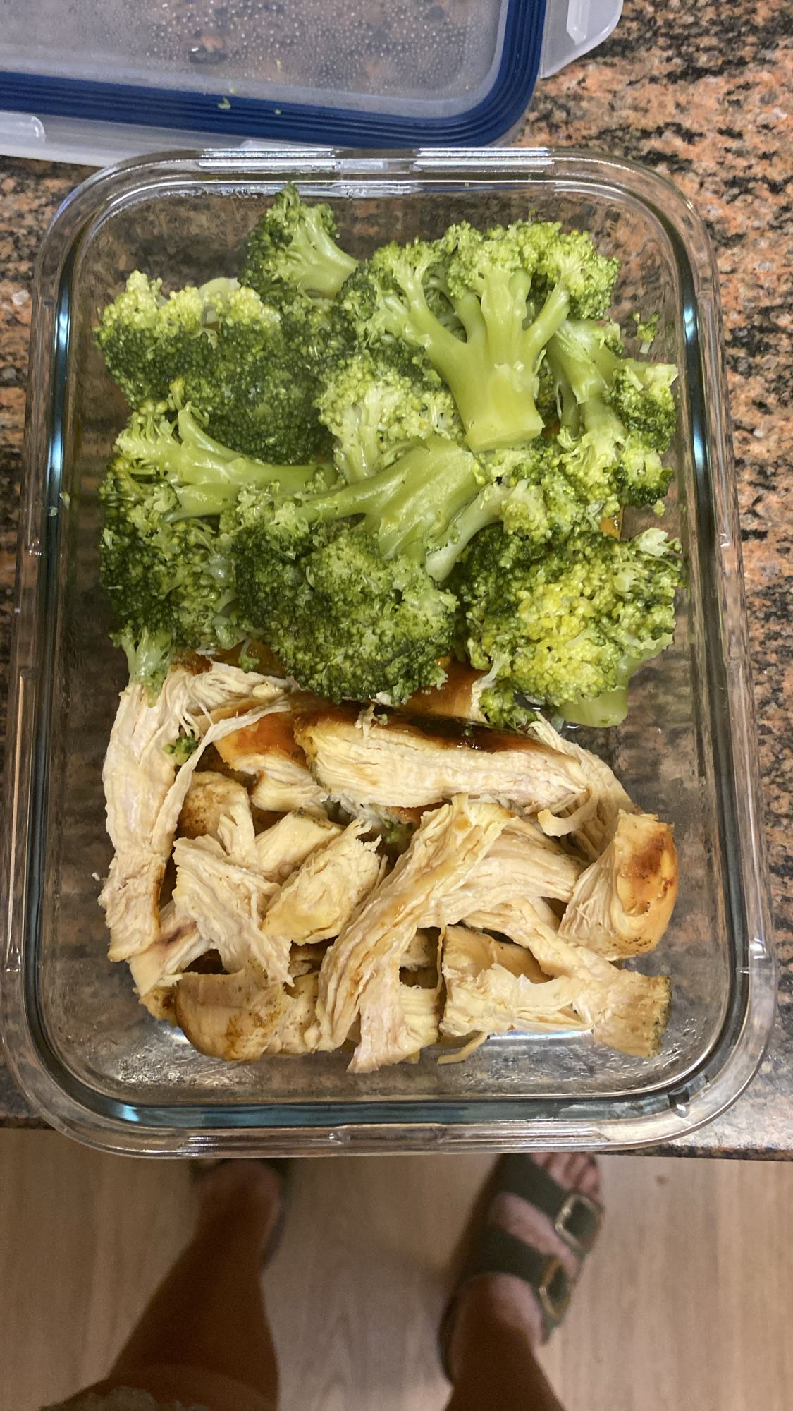 Pollo con brócoli y judías blancas con verduras