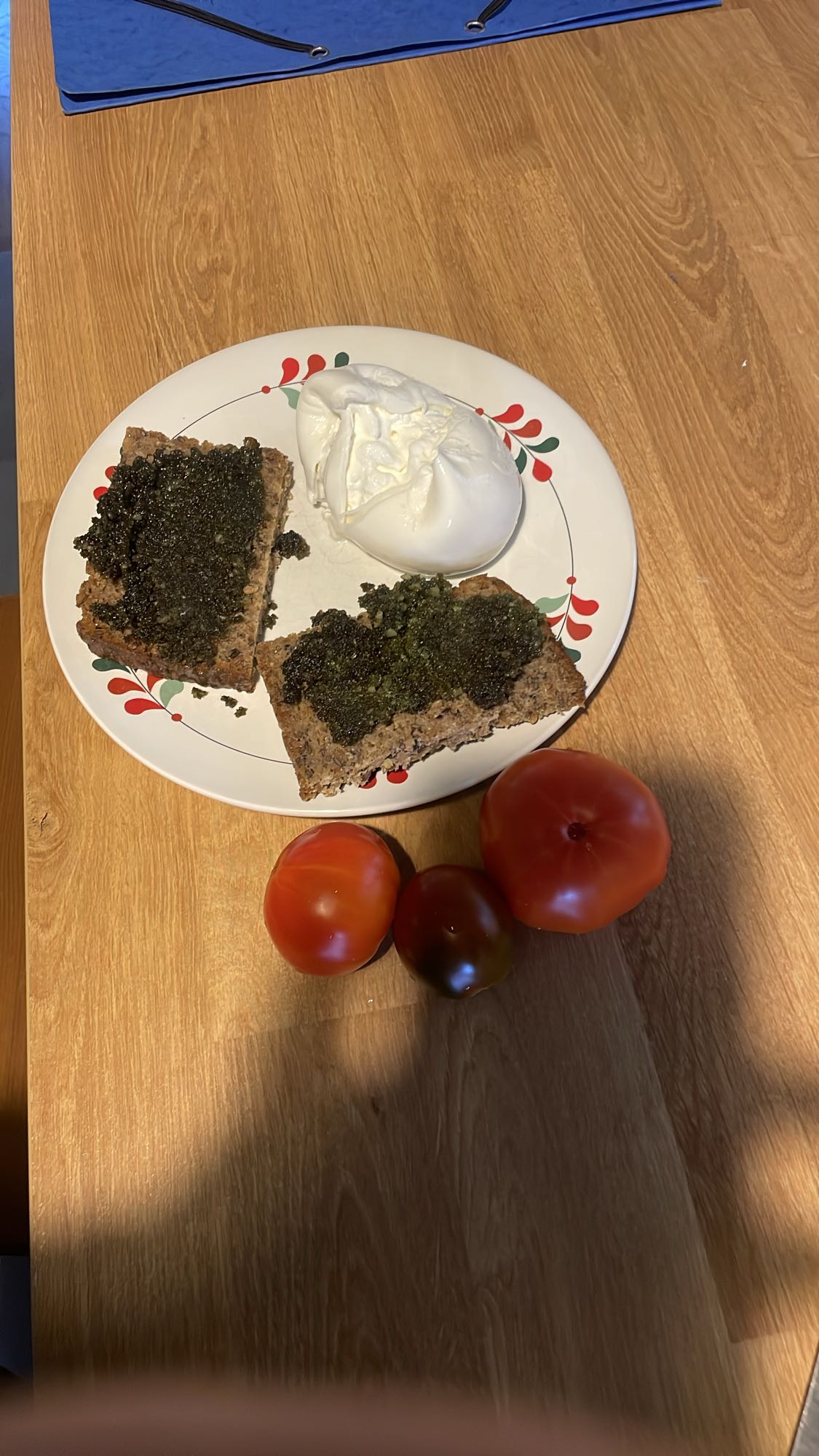 Kanapki z pesto i burratą