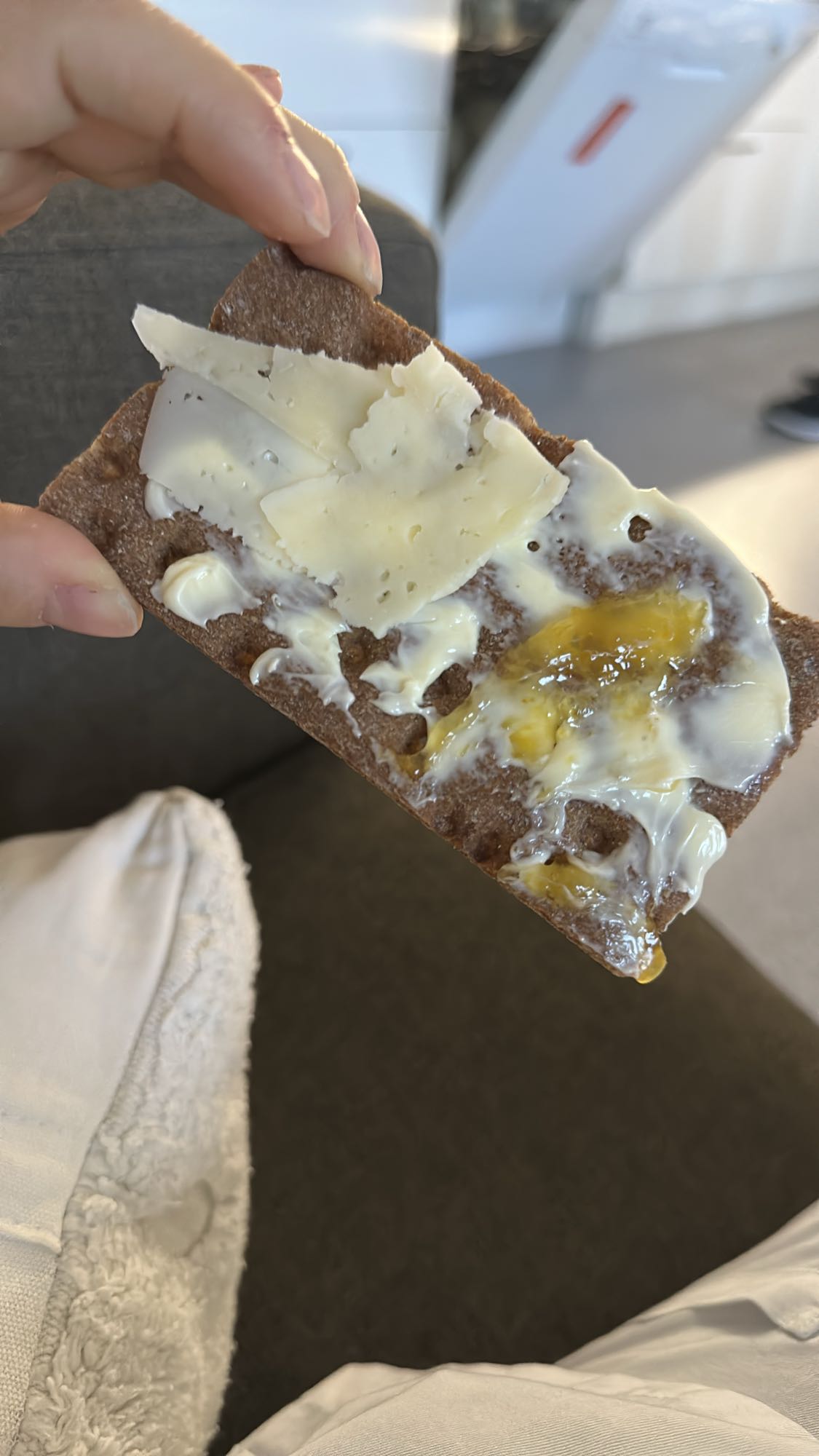 Knäckebröd med ost & sylt