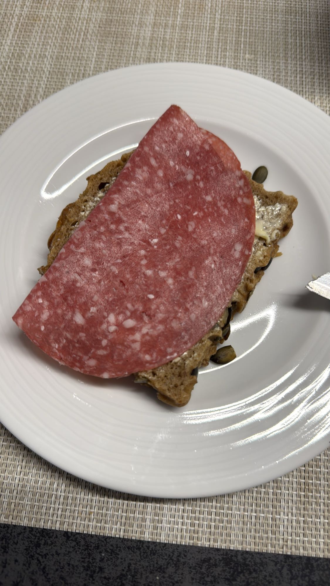 Salami Brot mit Butter