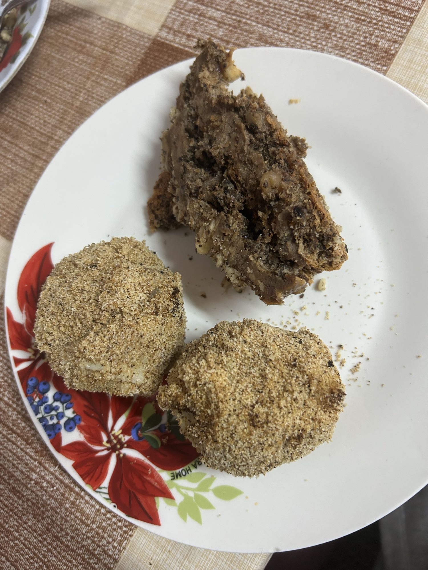 Găluște low carb cu prune și prăjitură proteică cu nuci