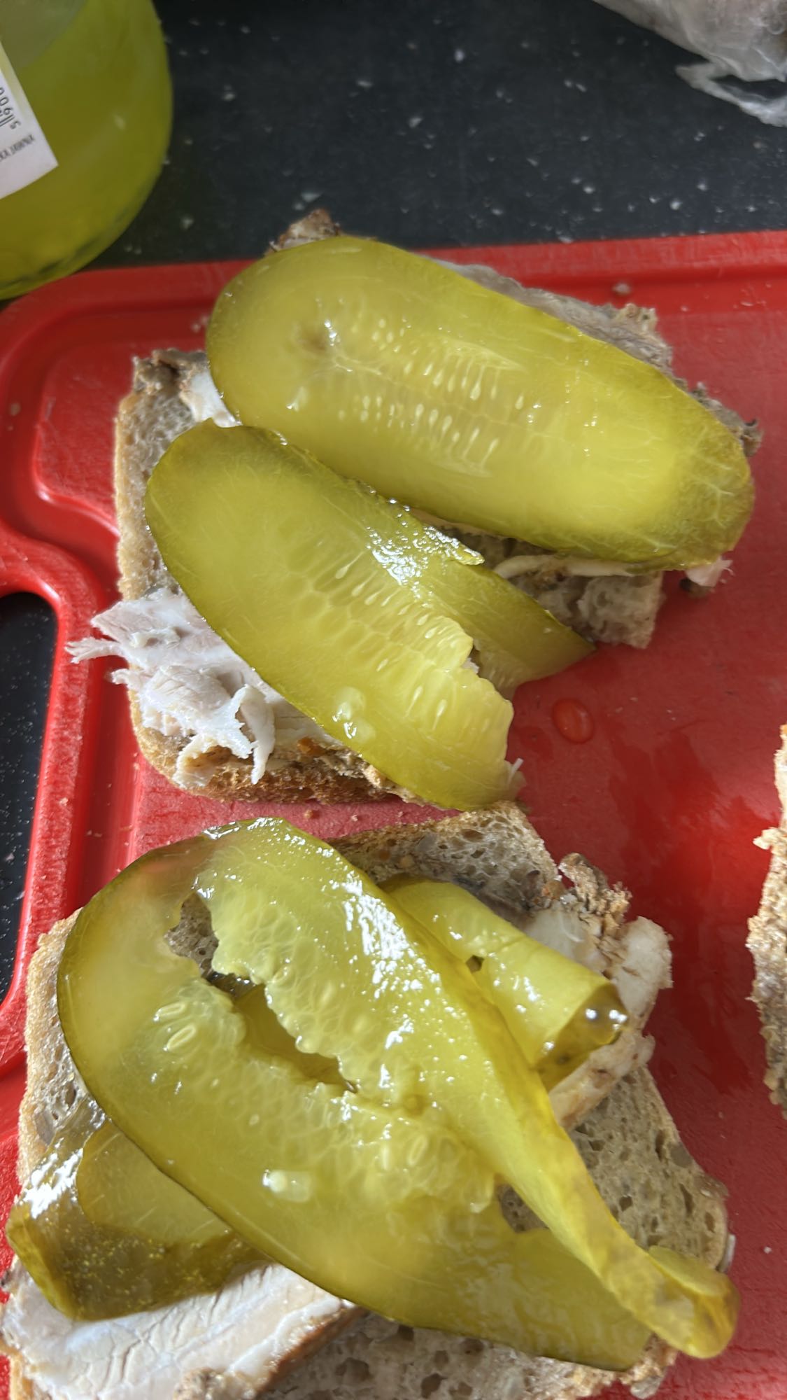 Kanapki z kurczakiem i ogórkiem