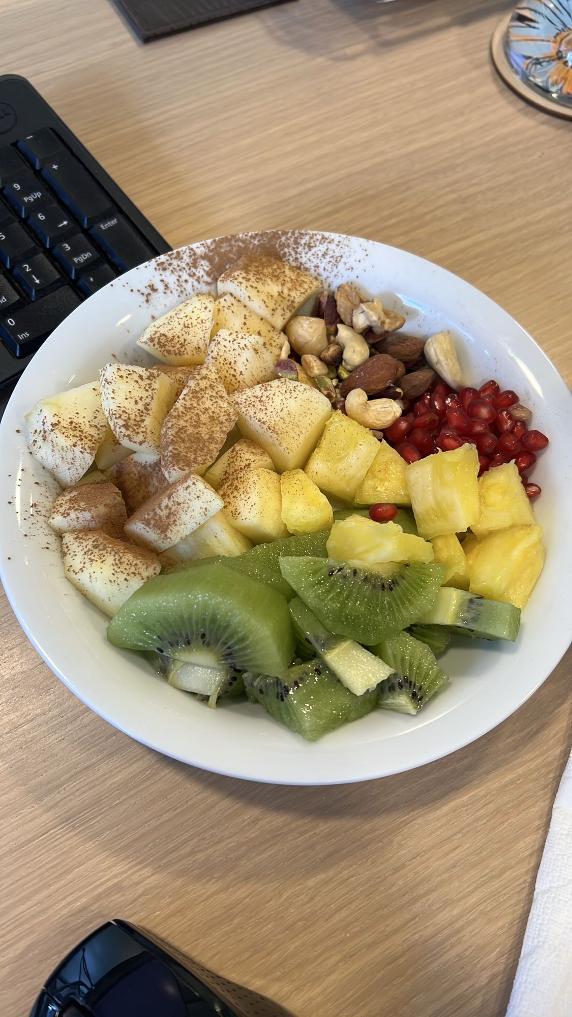 Φρουτοσαλάτα με ξηρούς καρπούς