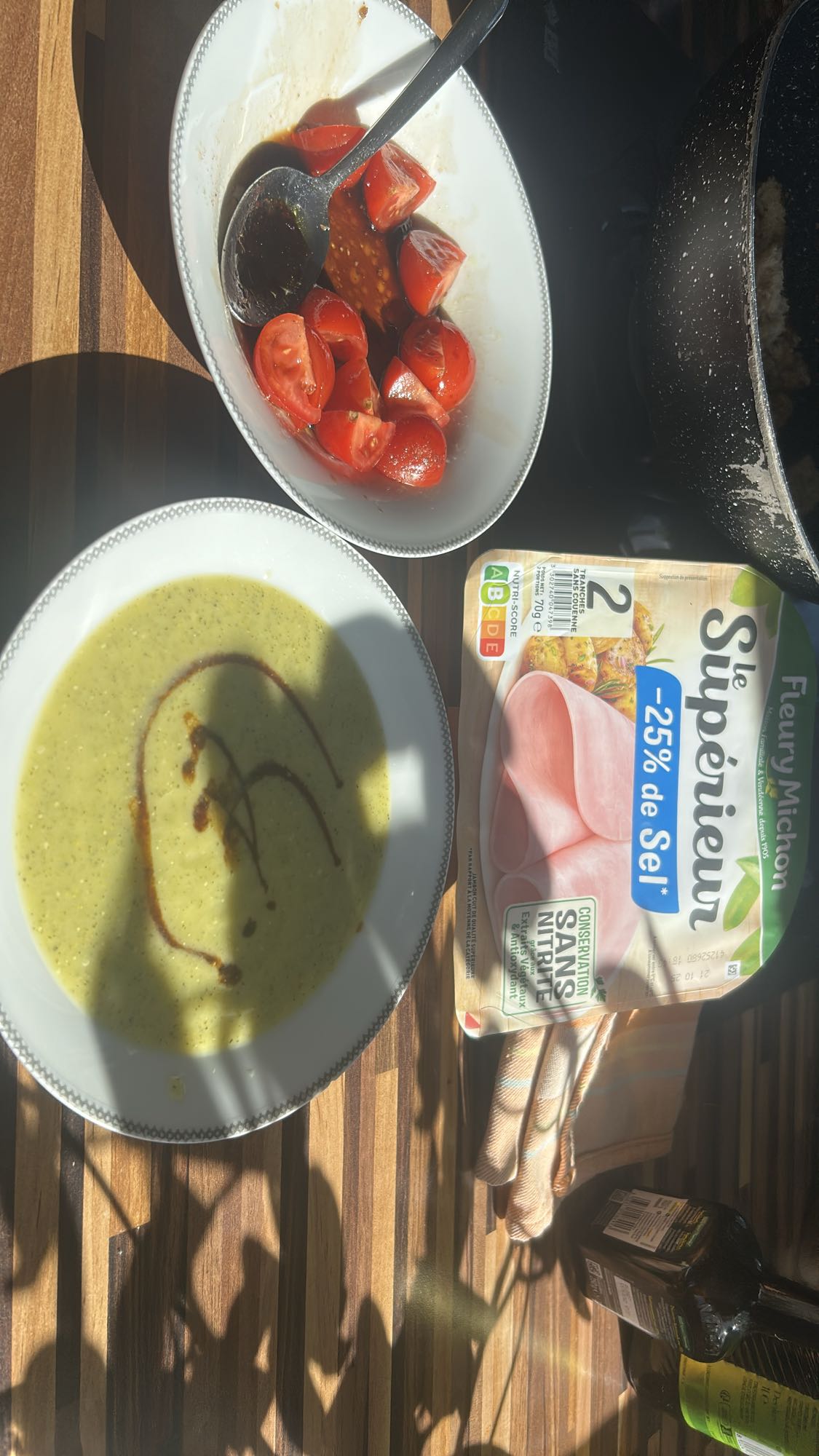 Soupe légumes, salade tomate, jambon