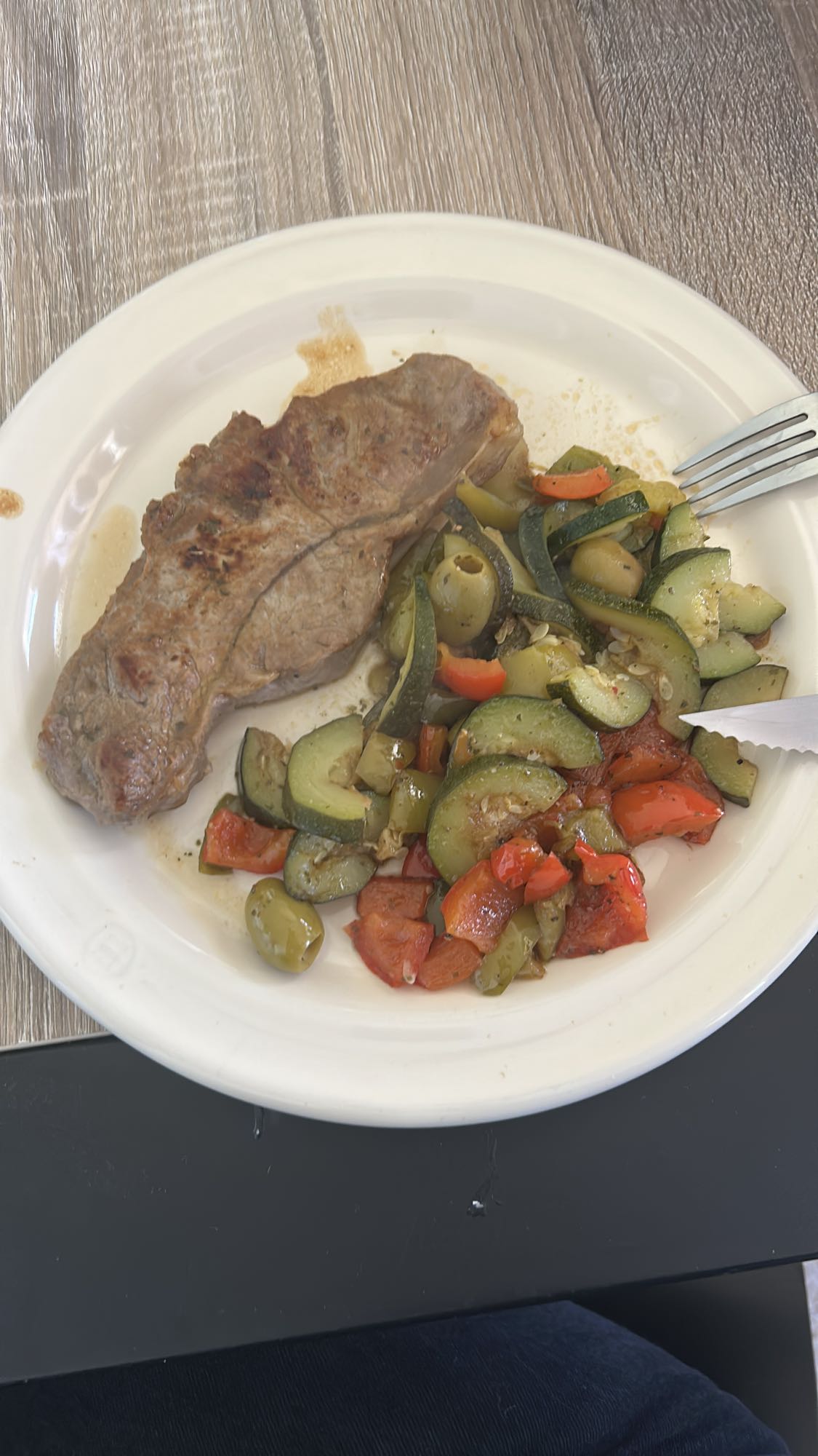 Steak et légumes sautés