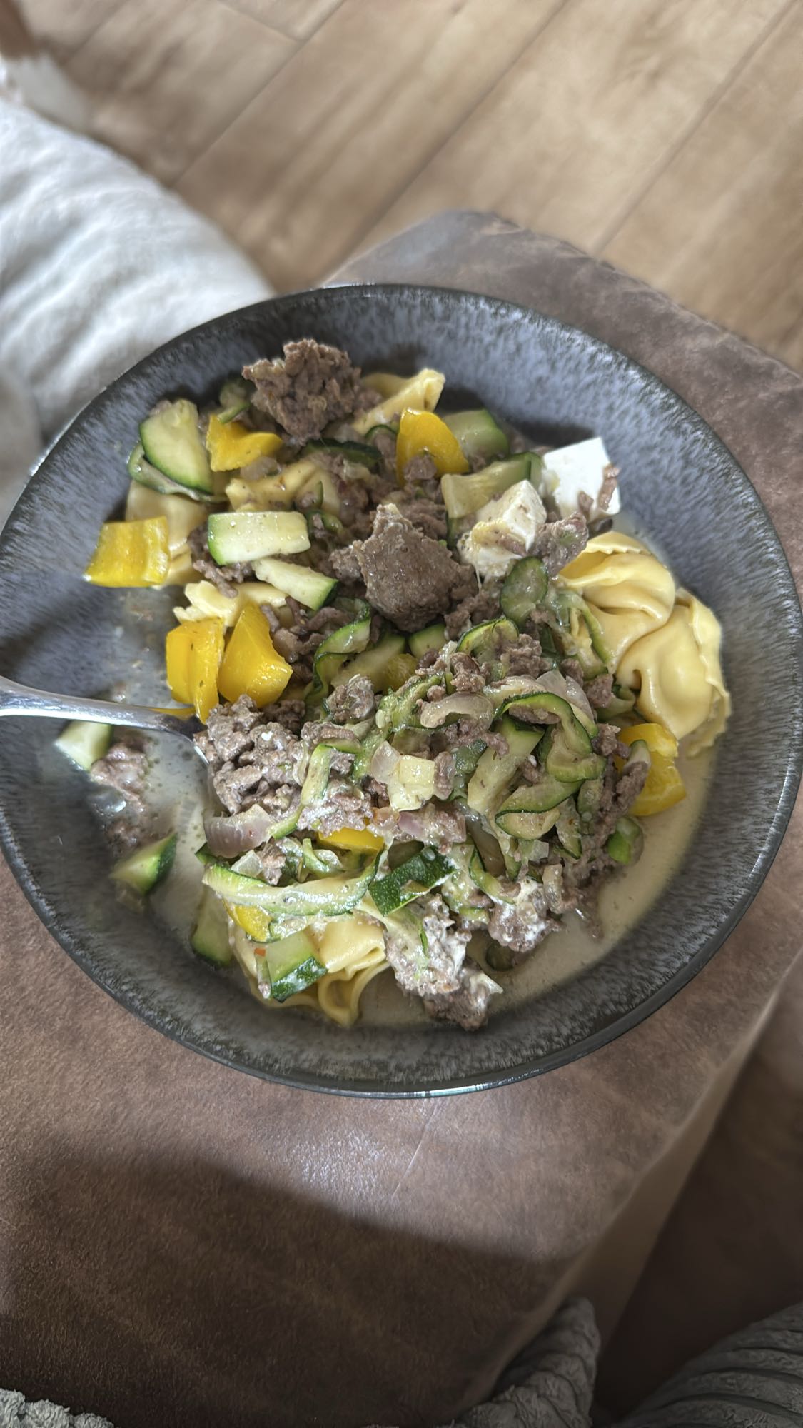 Tortellini mit Gemüse & Rind