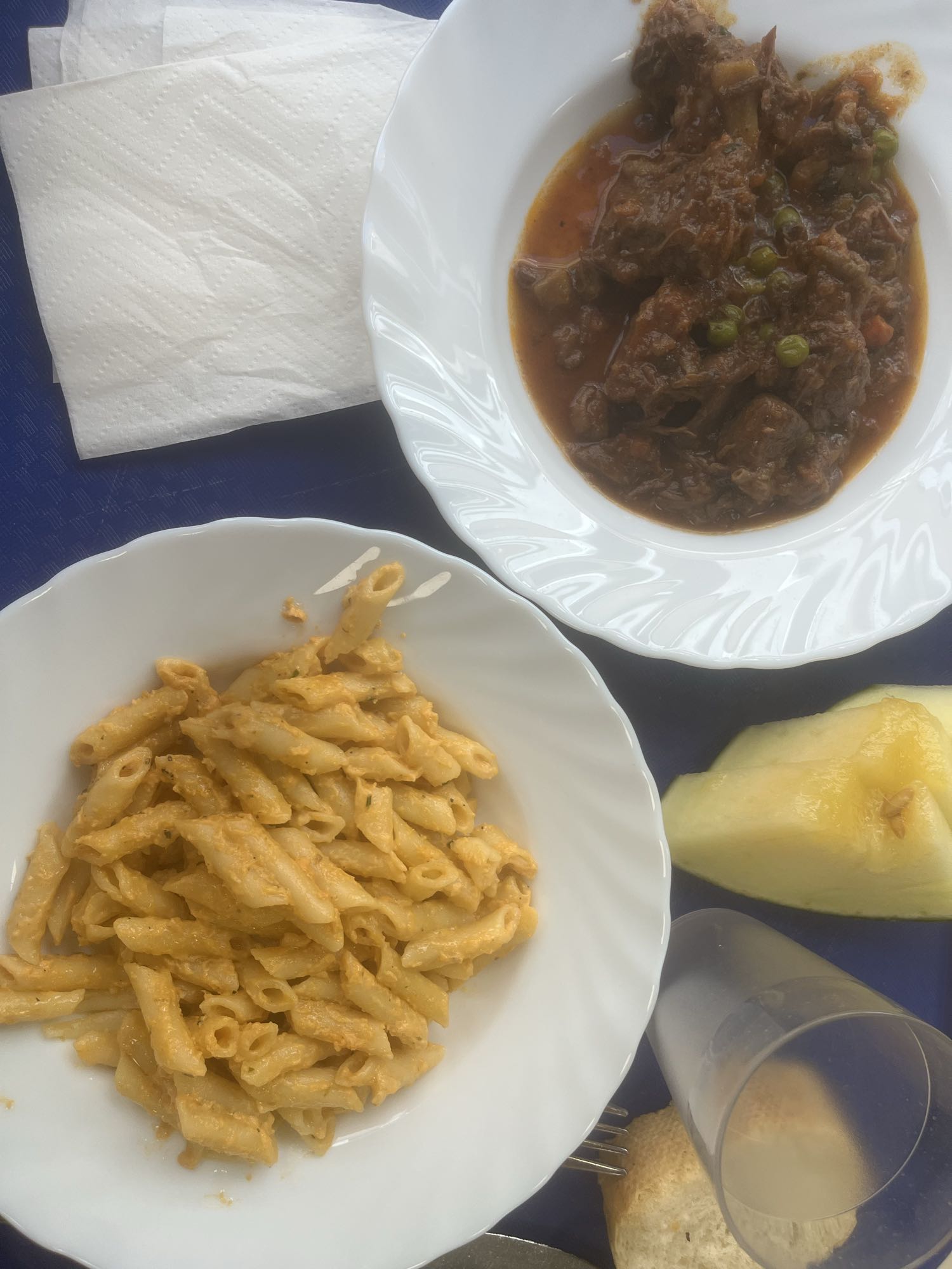 Pasta con carne y melón