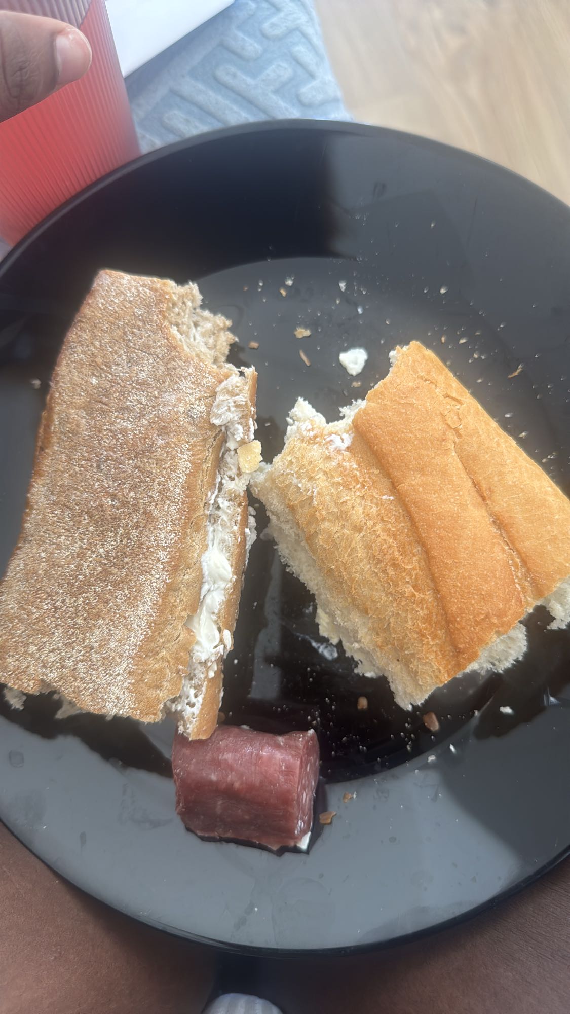 Sandwich baguette et saucisson