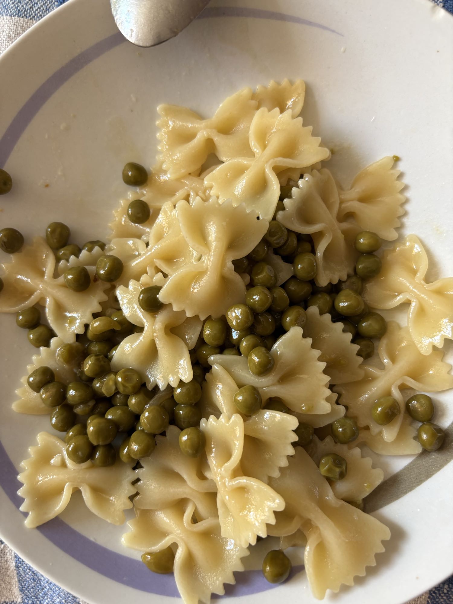 Pasta with green peas