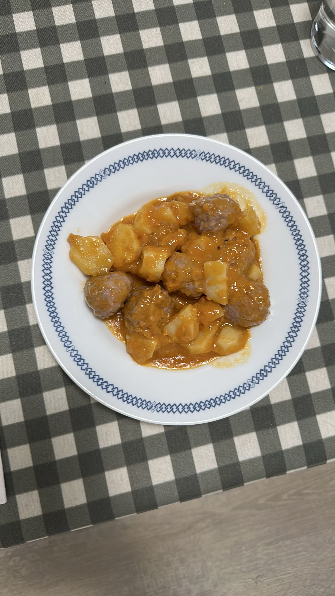 Carne picada con patatas