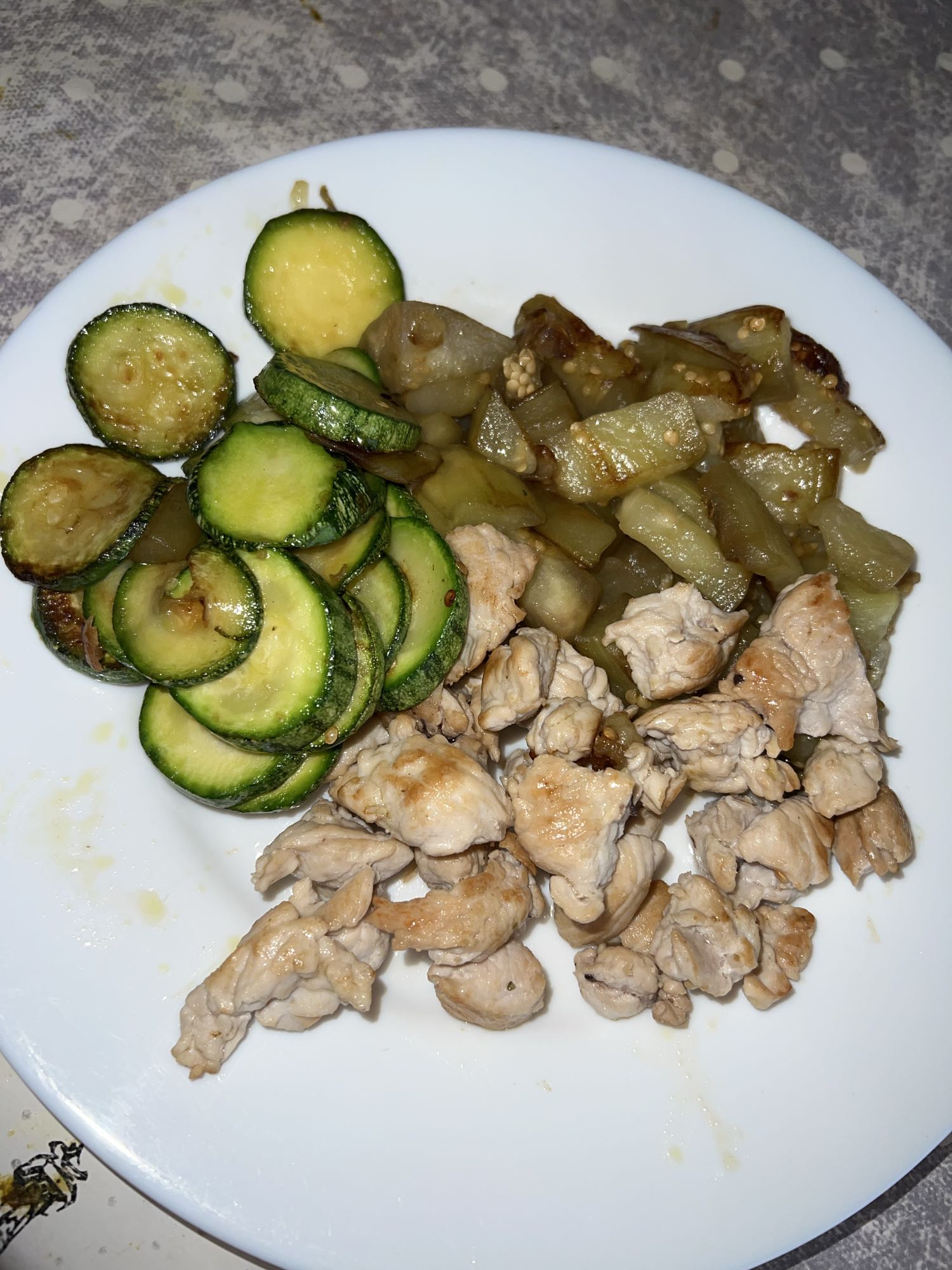 Poulet et légumes sautés