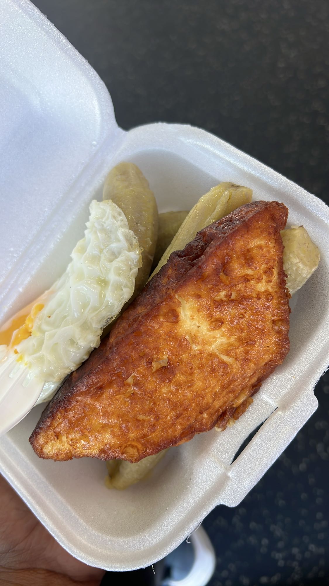 Queso frito con plátano