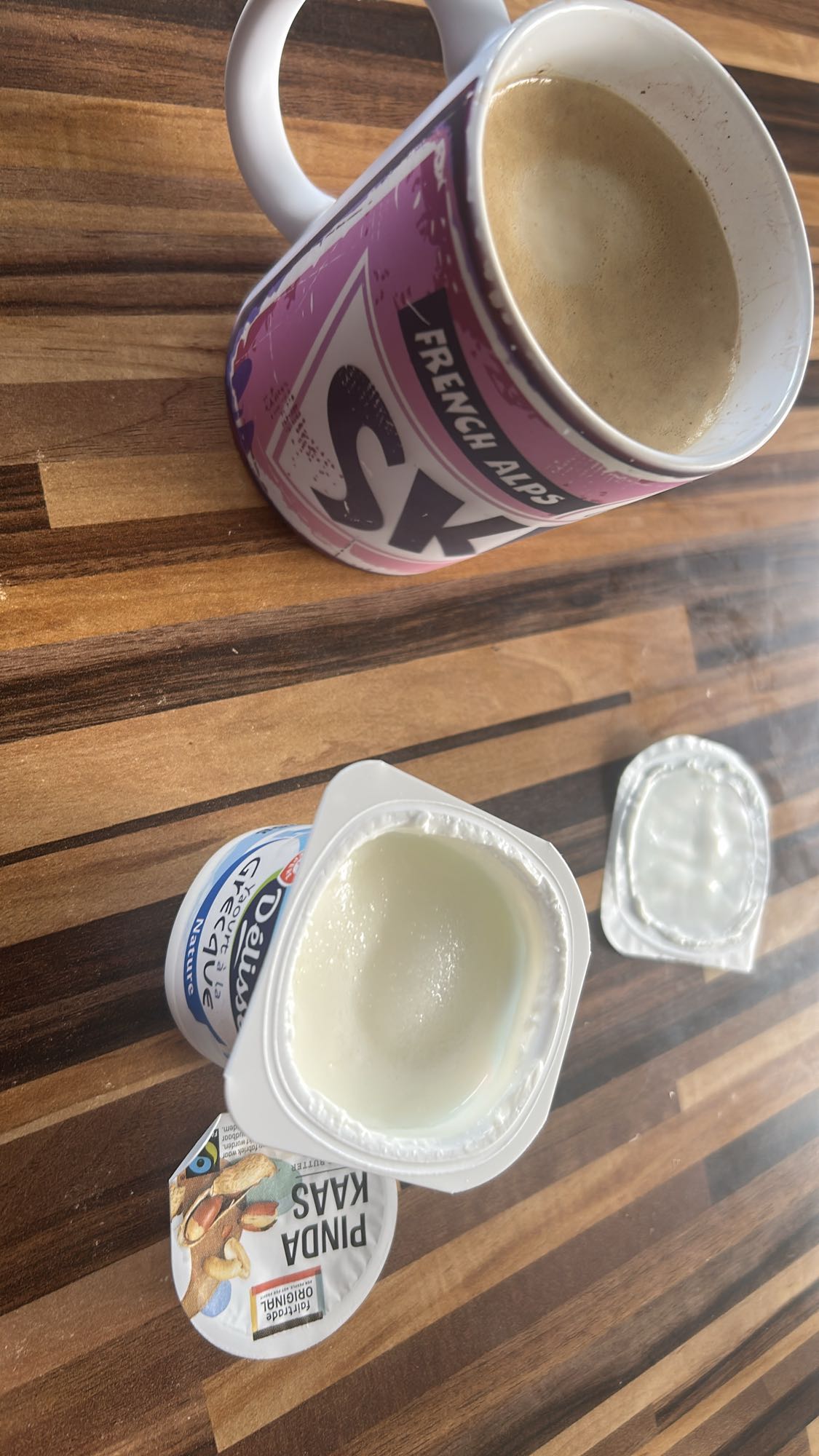 Café et yaourt nature