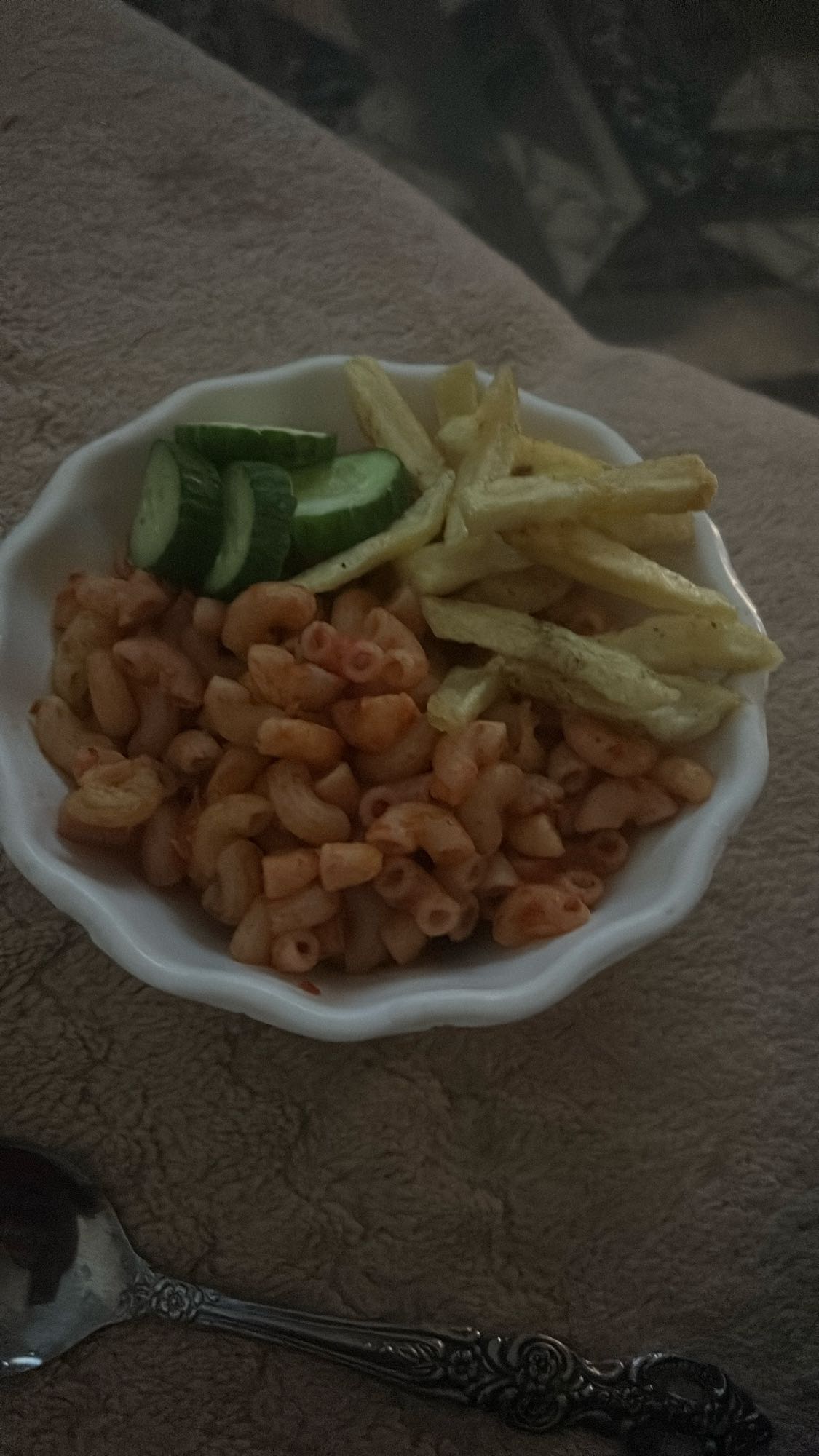 Pasta with fries & cucumber