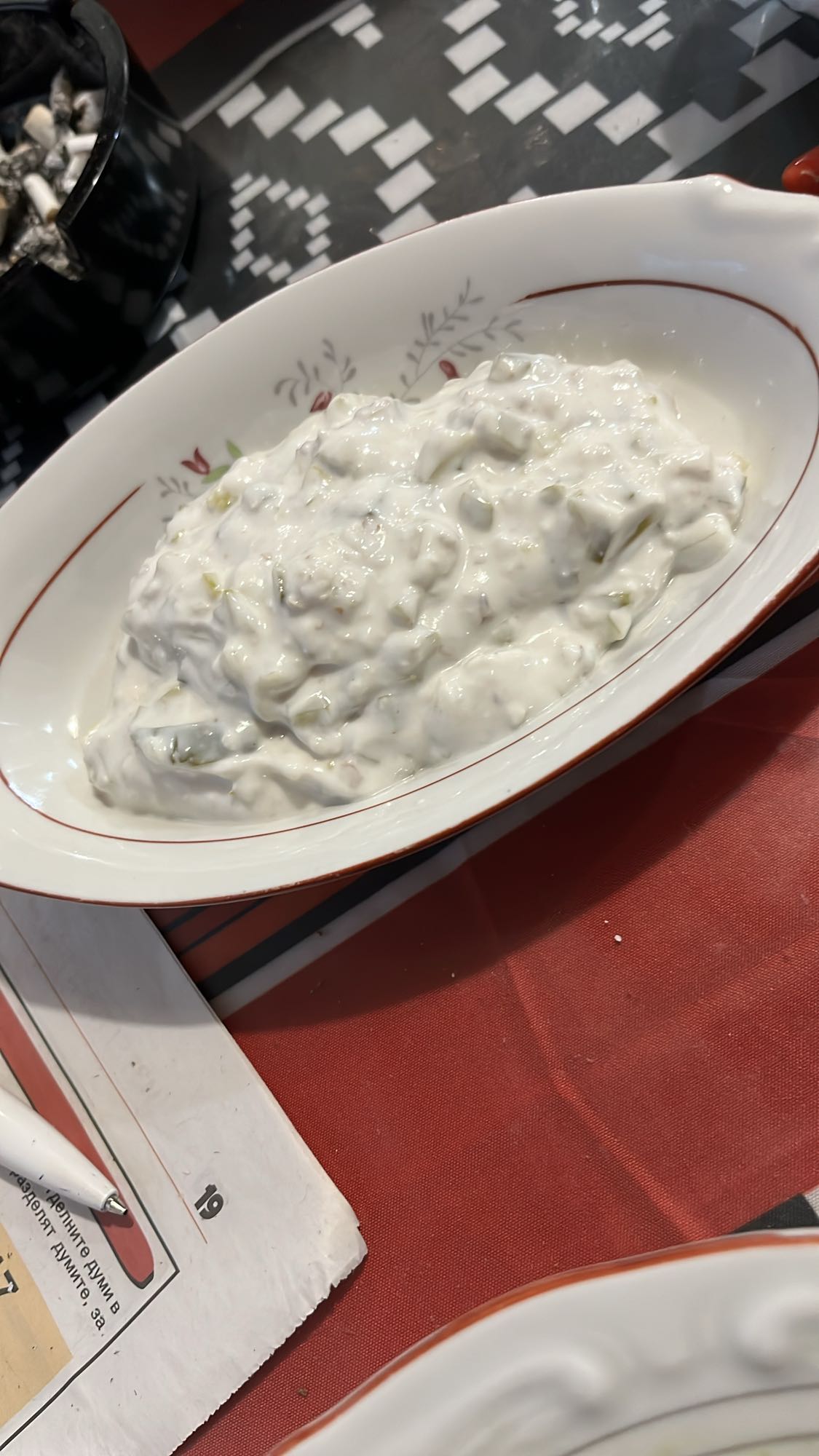 Салата с кисело мляко