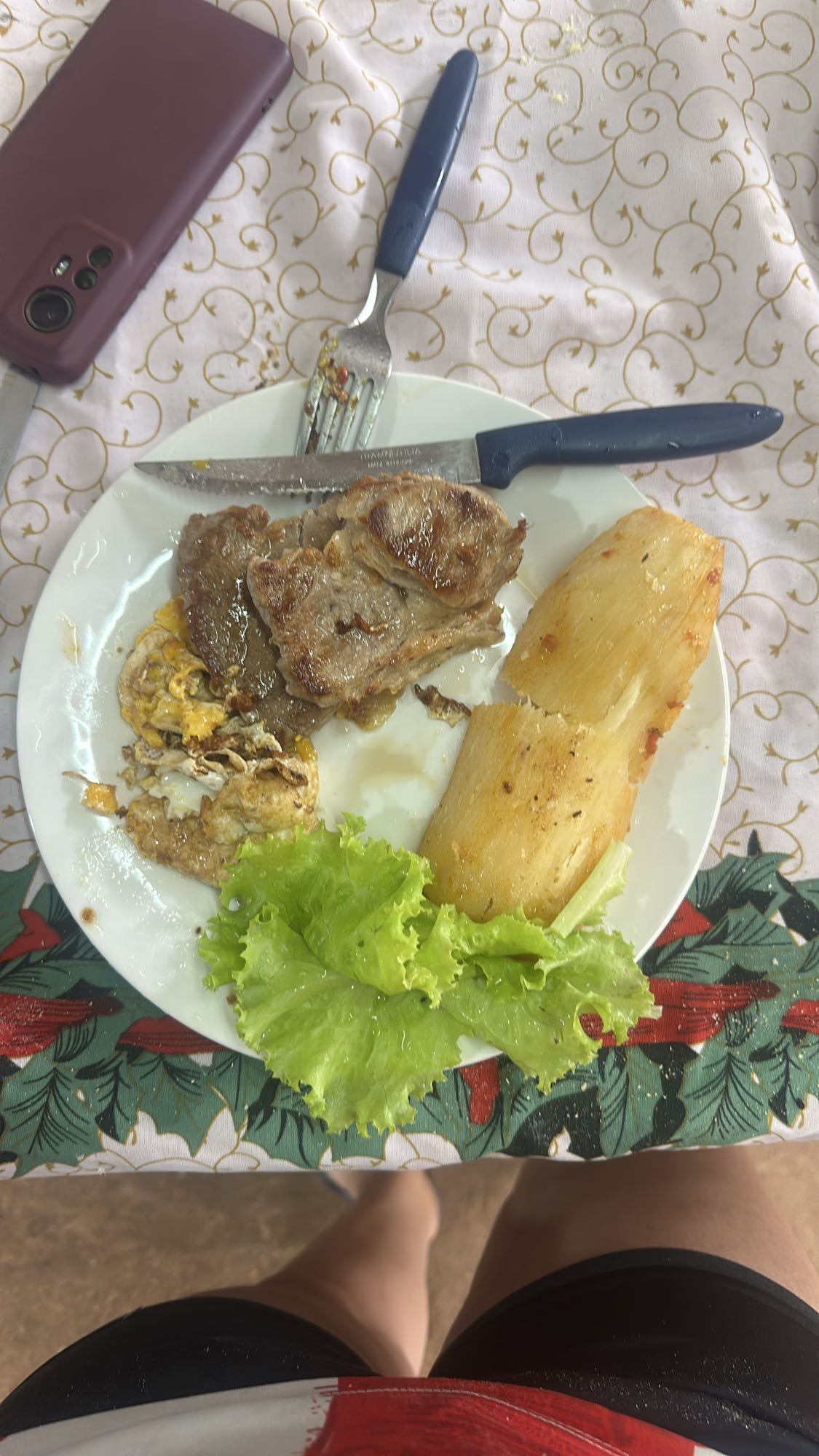 Carne con yuca y huevo