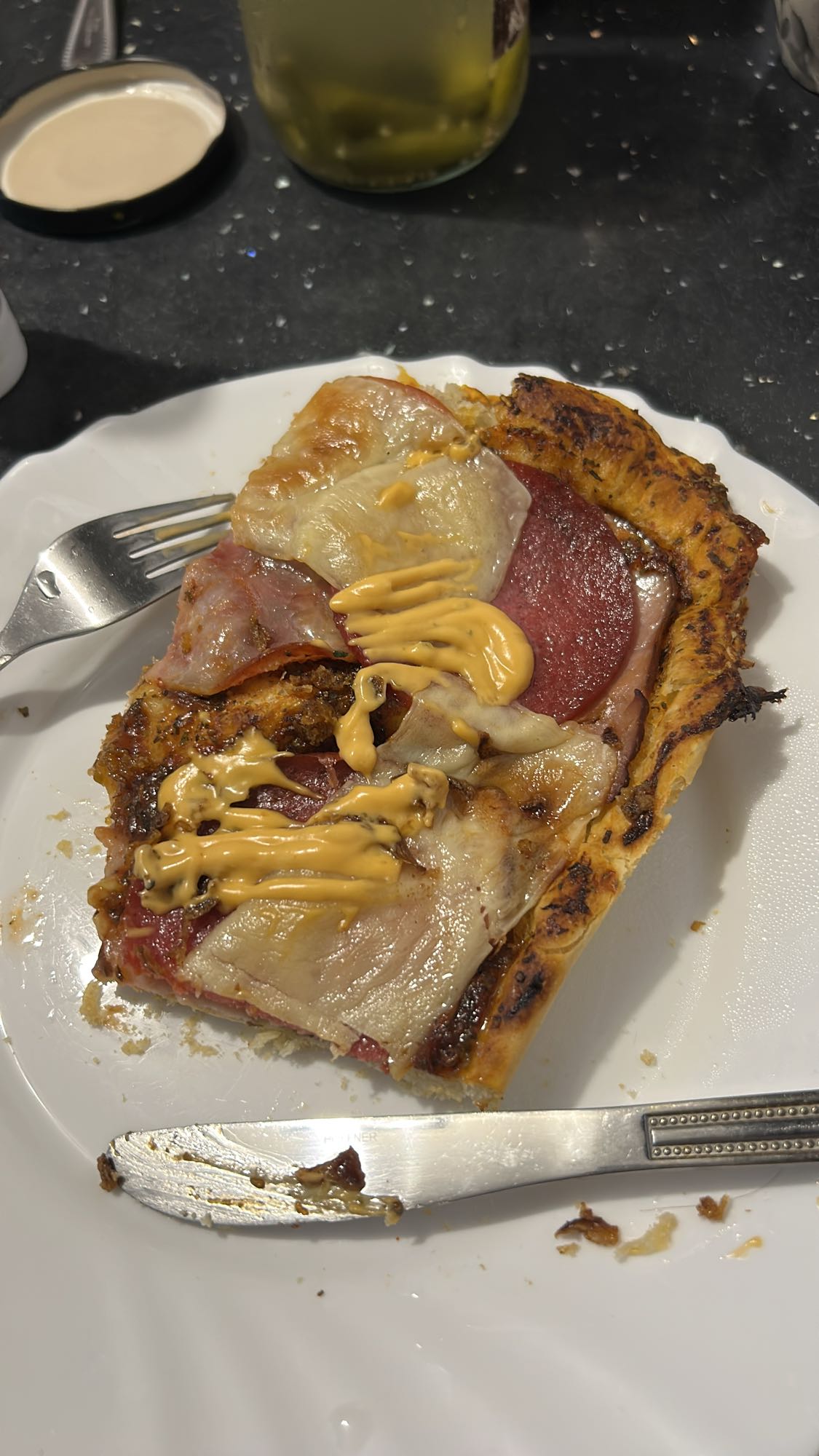 Pizza z mięsem i serem