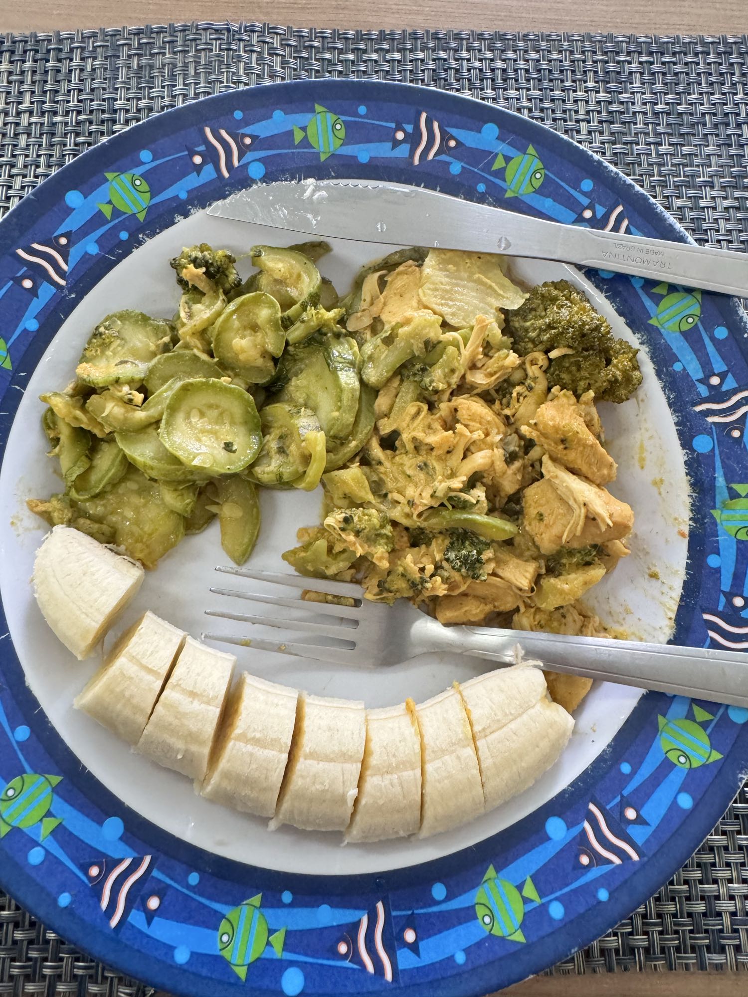 Frango com legumes e banana