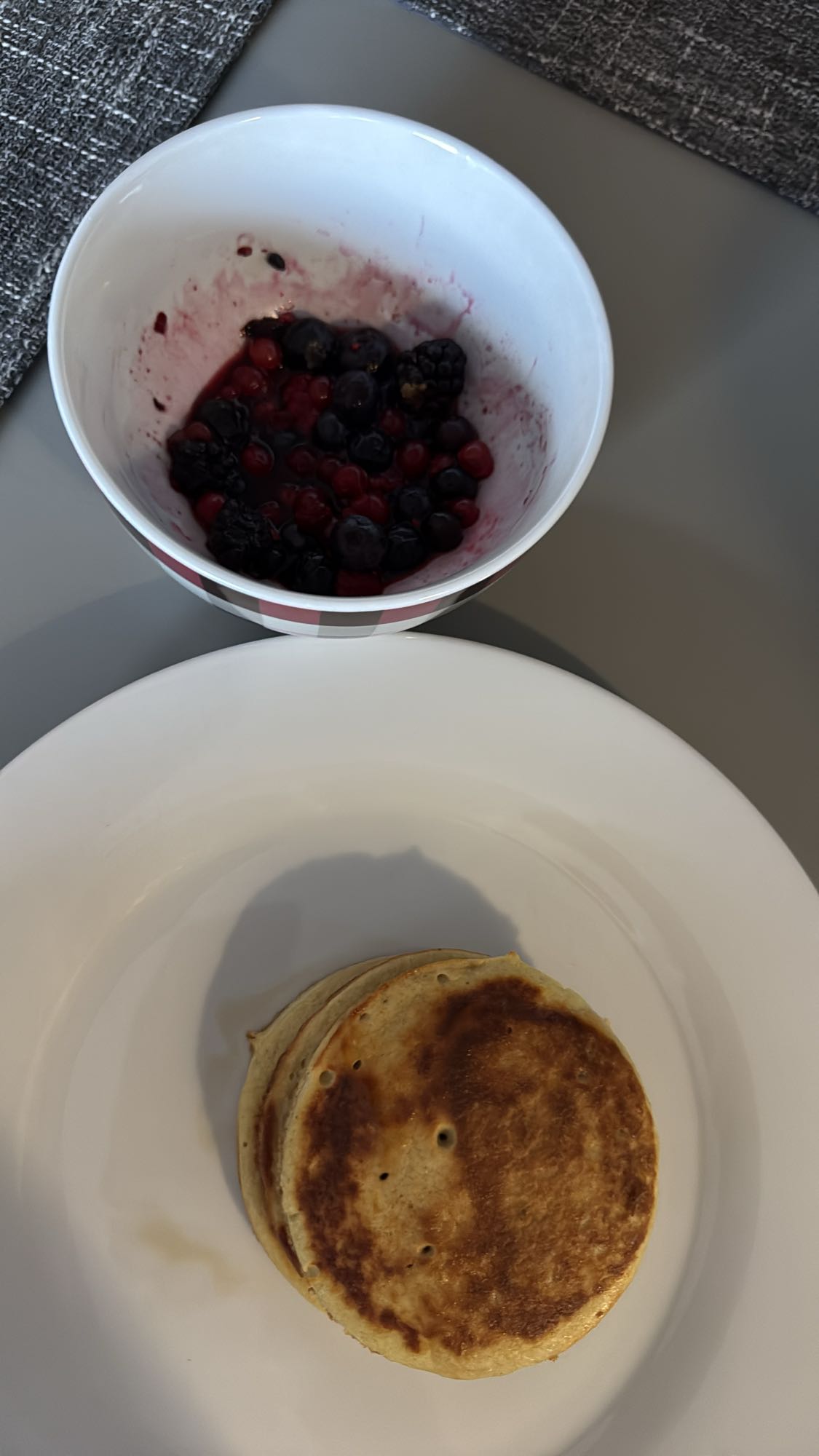 Clătite cu fructe de pădure