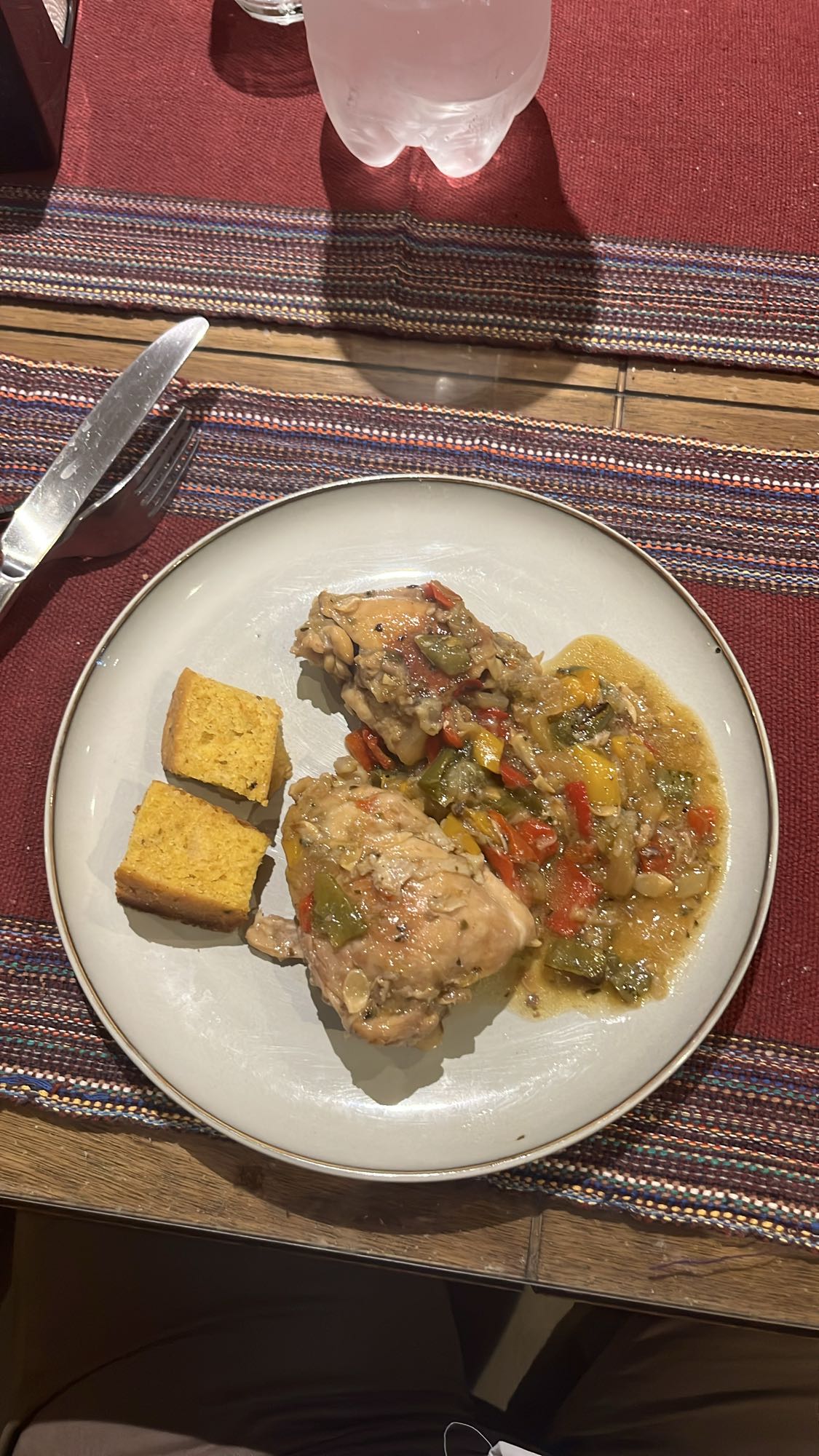 Pollo guisado con pan