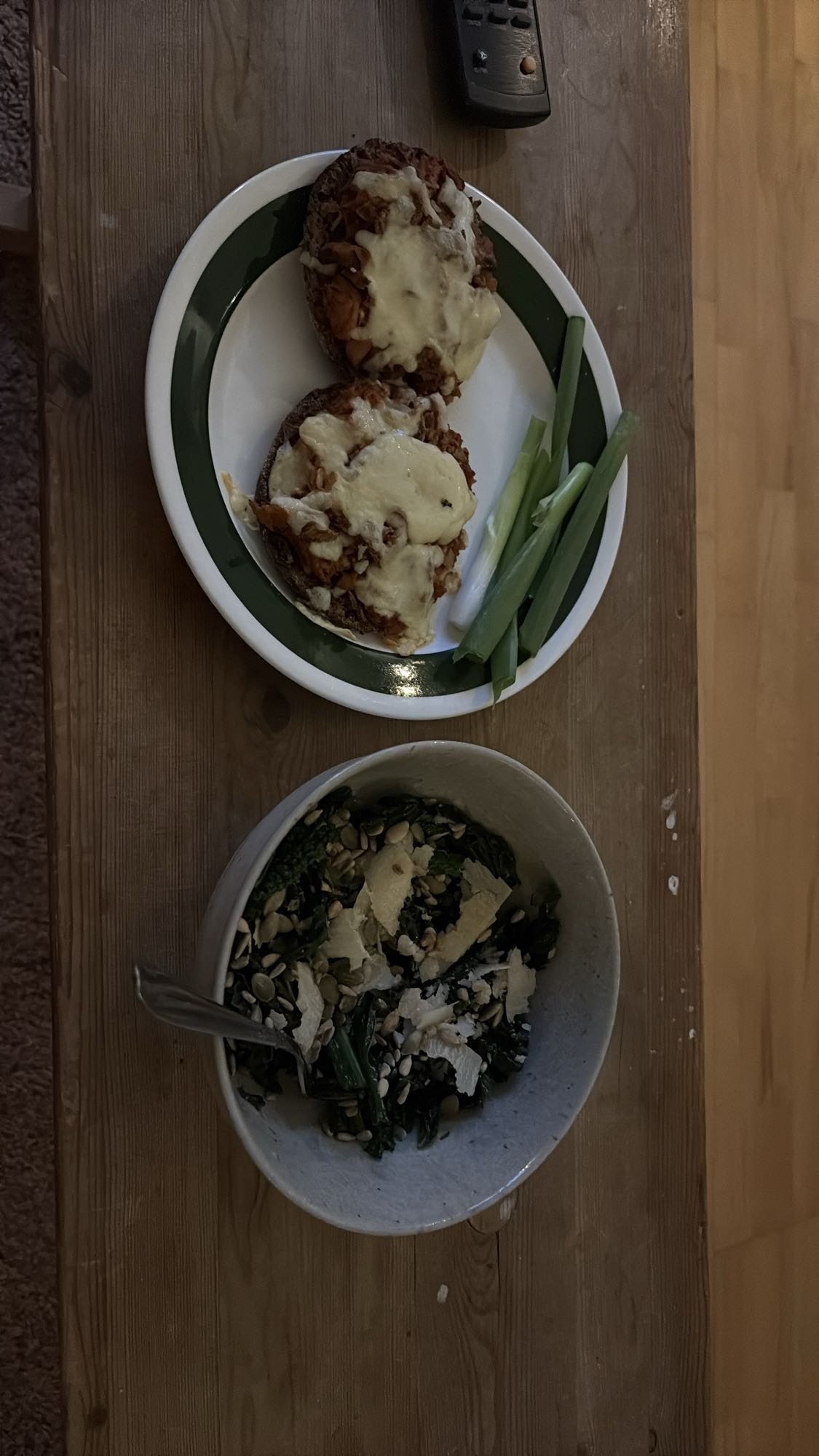 Ostsmörgås & grönsallad