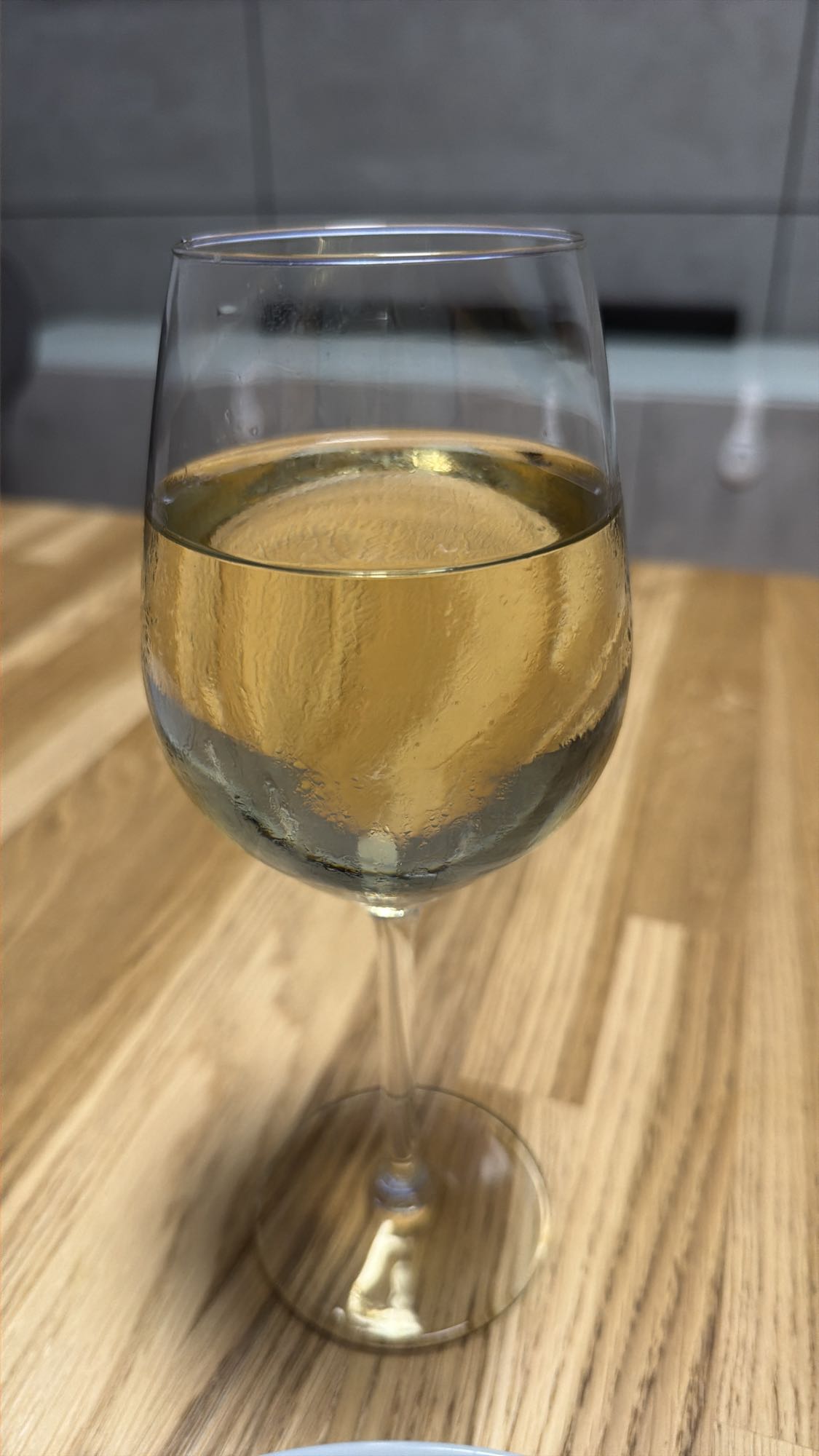 kieliszek białego wina