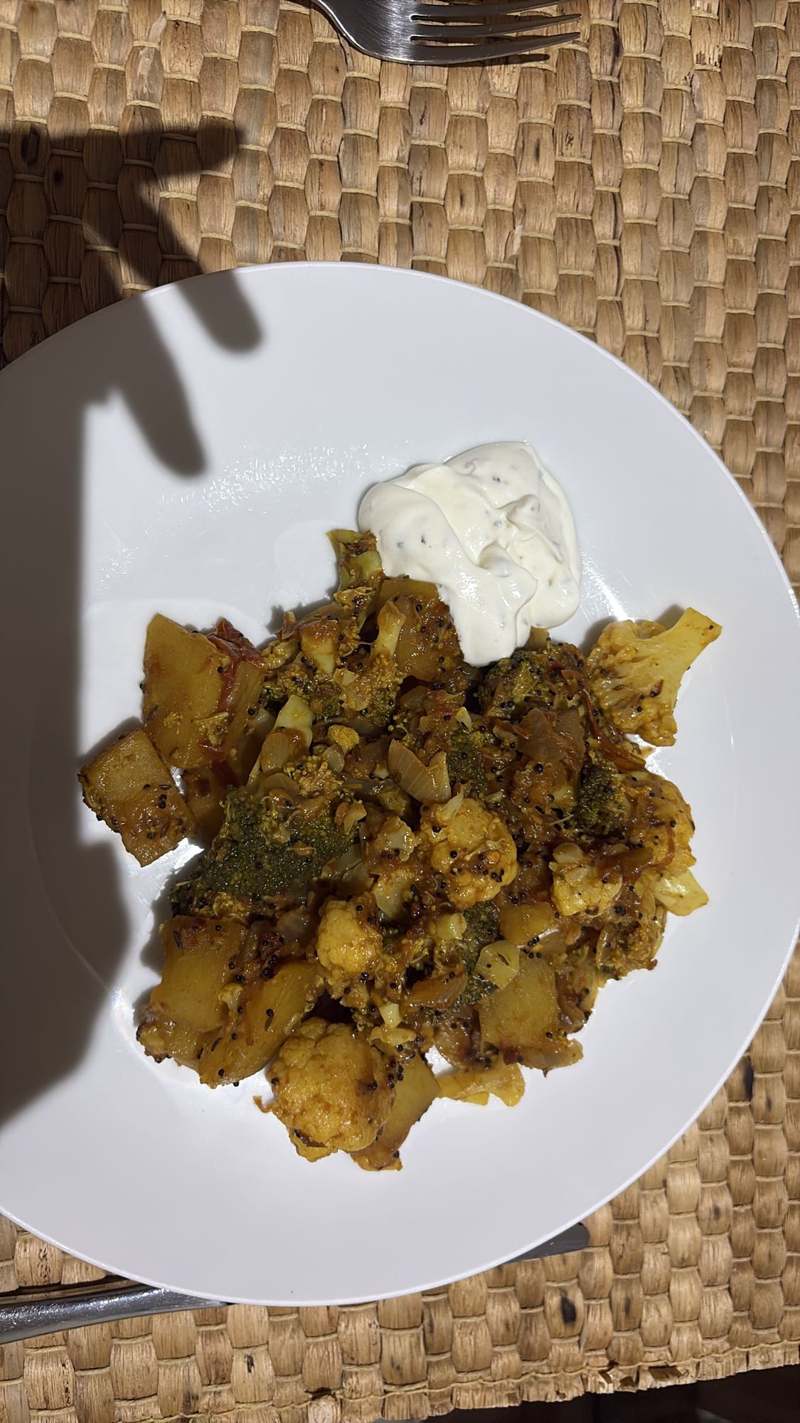 Vegetable curry with yogurt