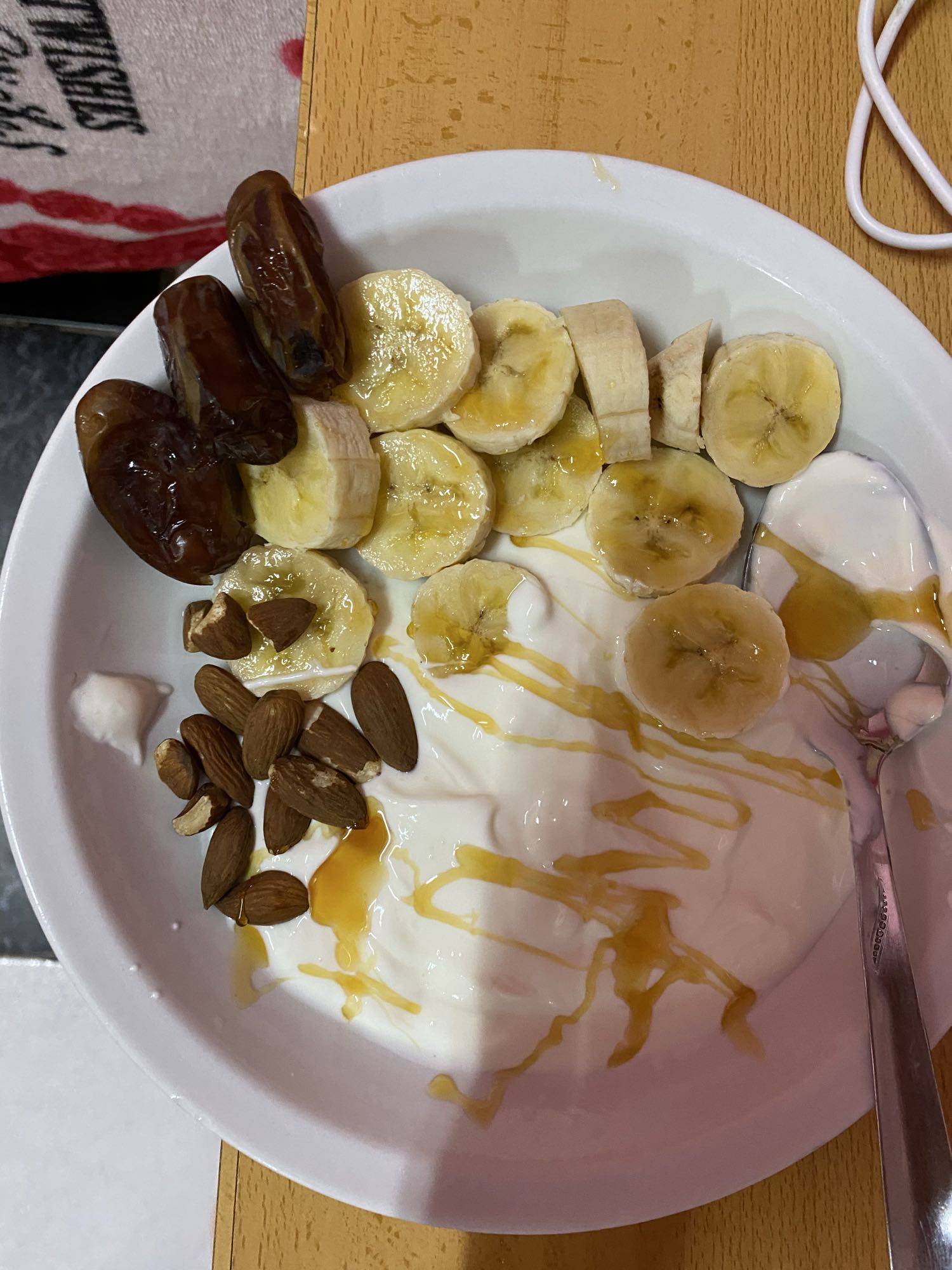 Yogur con frutas y nueces