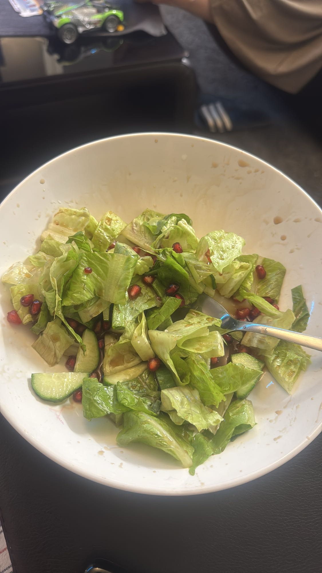 Grönsallad med granatäpple