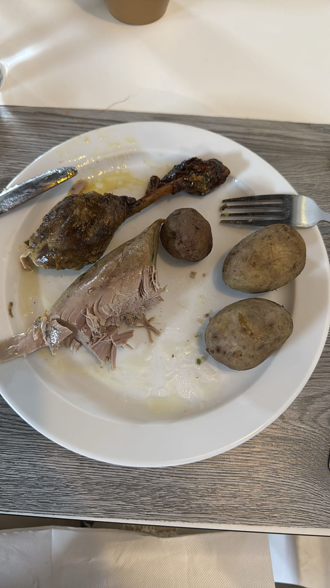 pato con papas cocidas