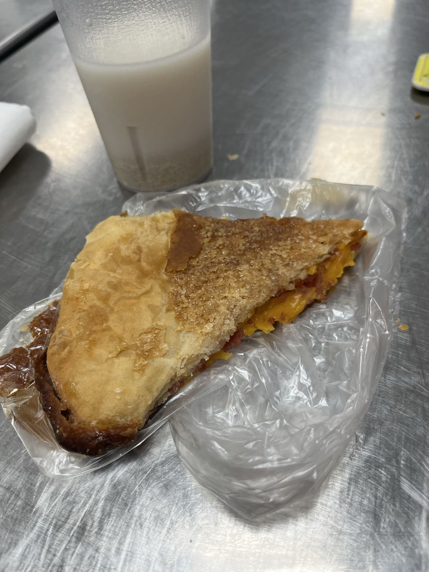 Empanada con leche