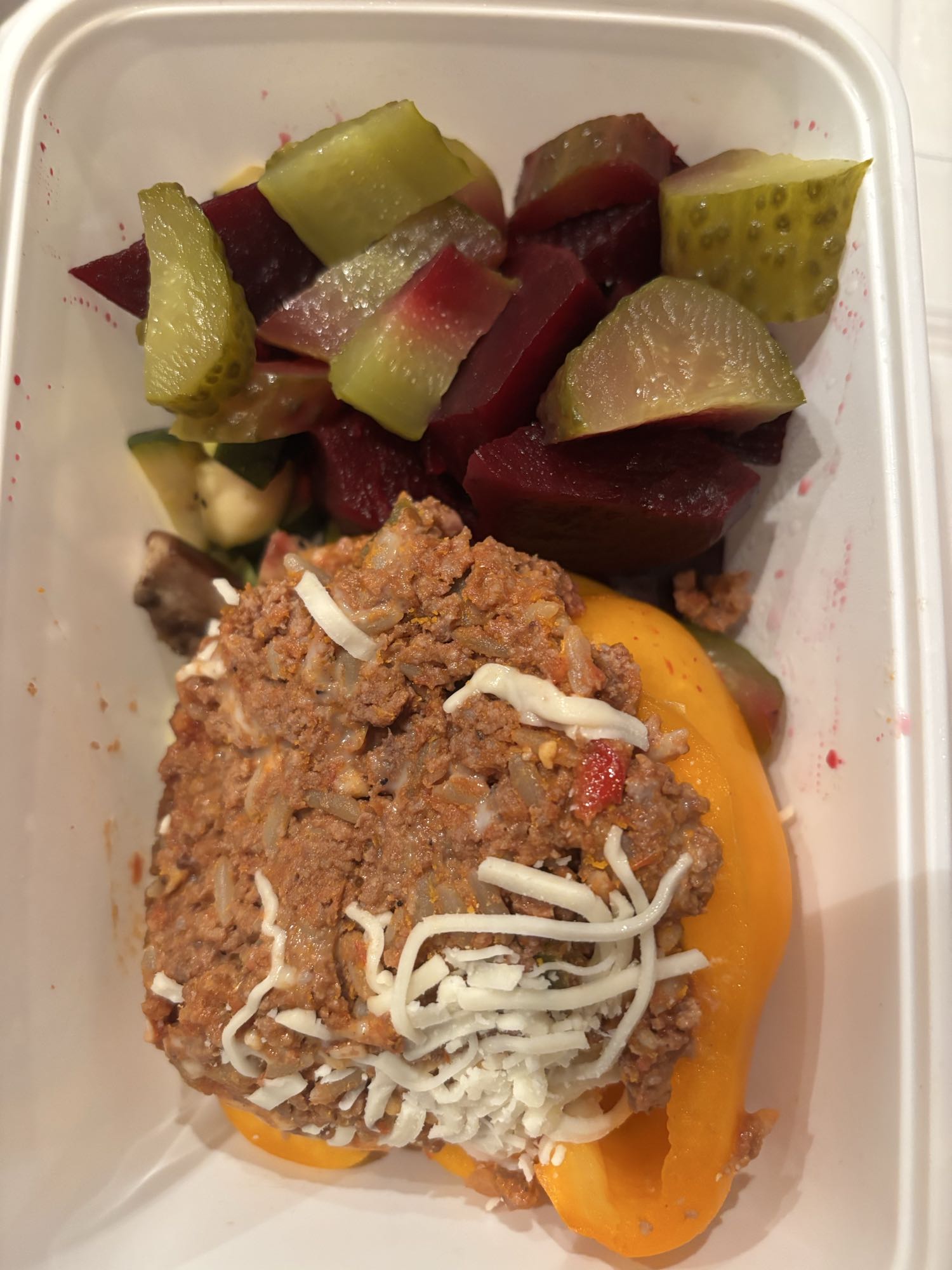 Poivron farci et légumes