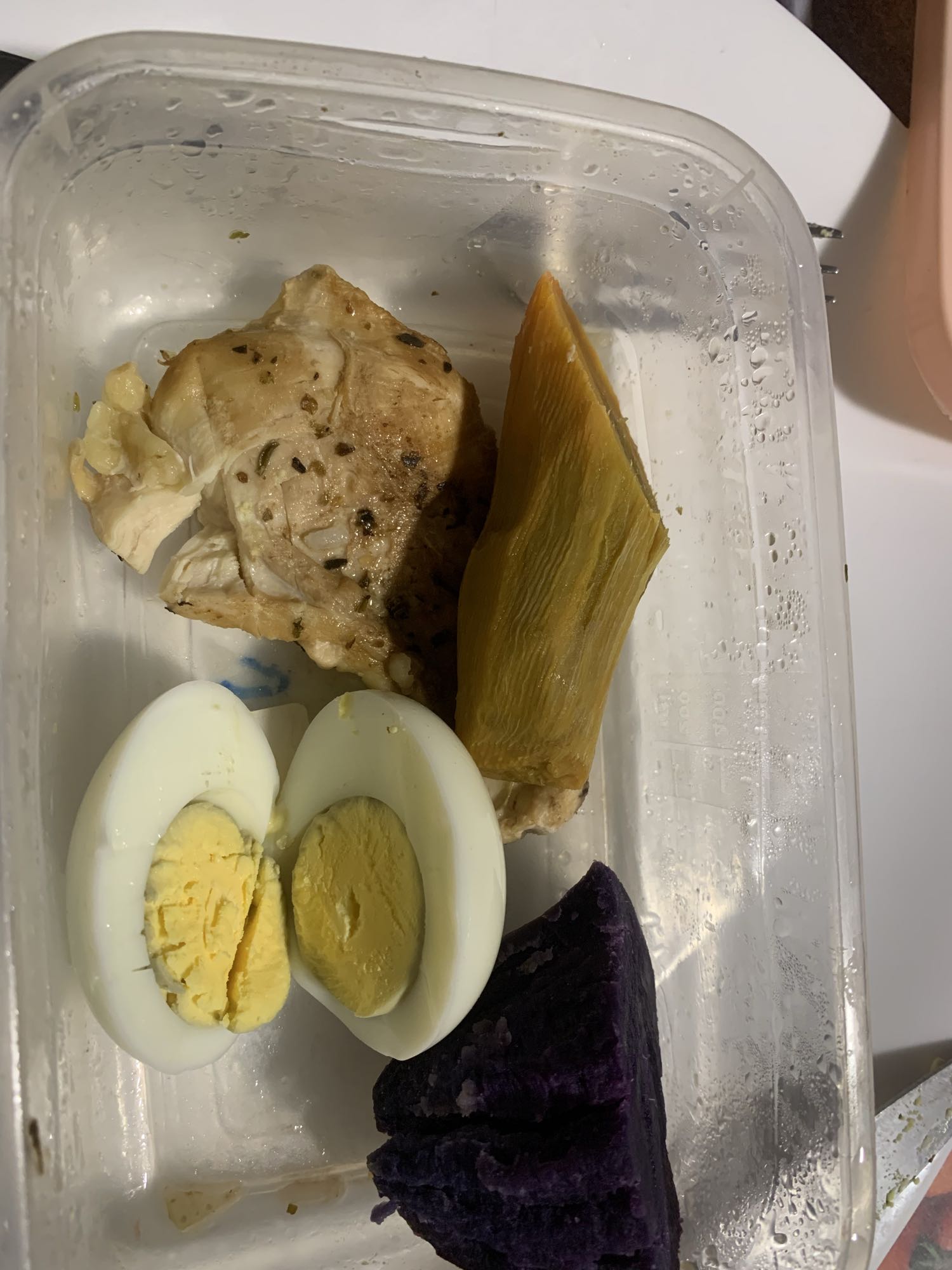 Frango, ovo e raízes