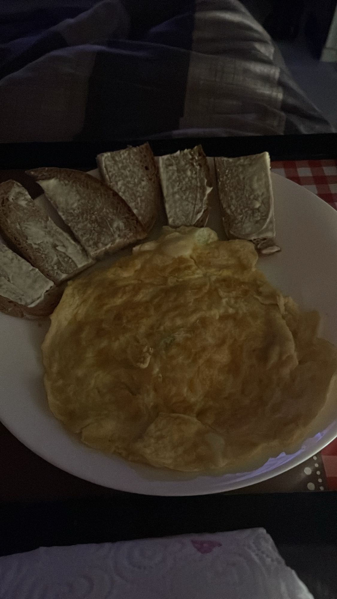 Omelet met brood en boter