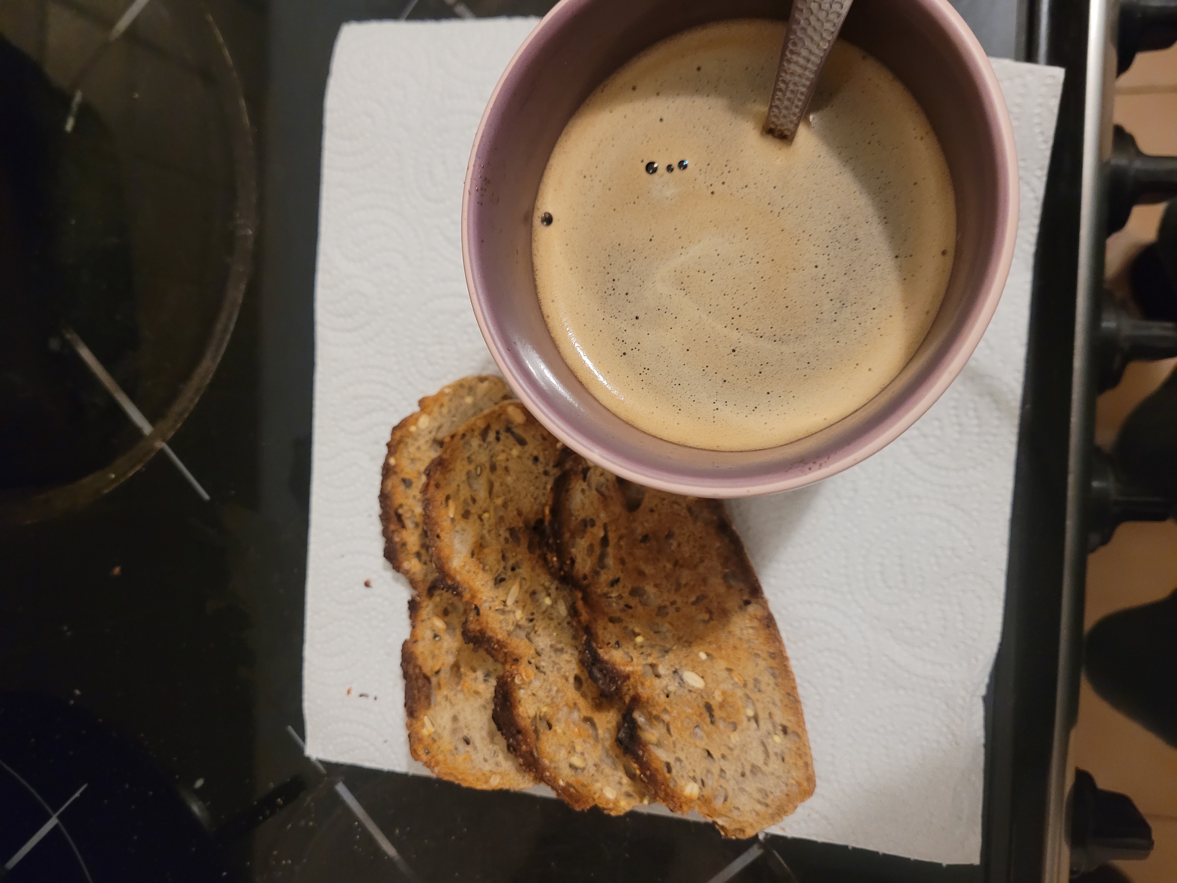 Café et pain aux céréales