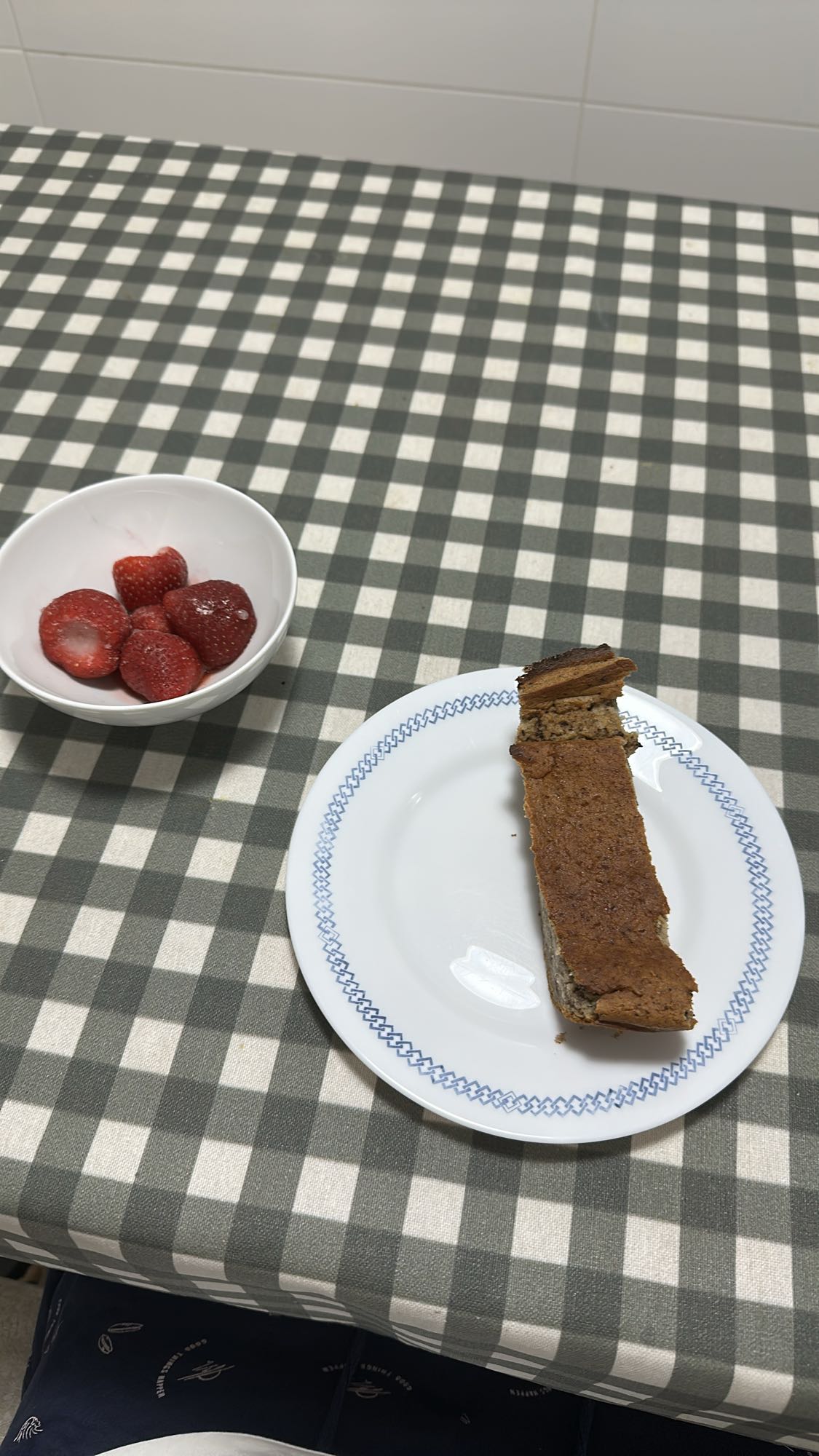 fresas y pastel casero