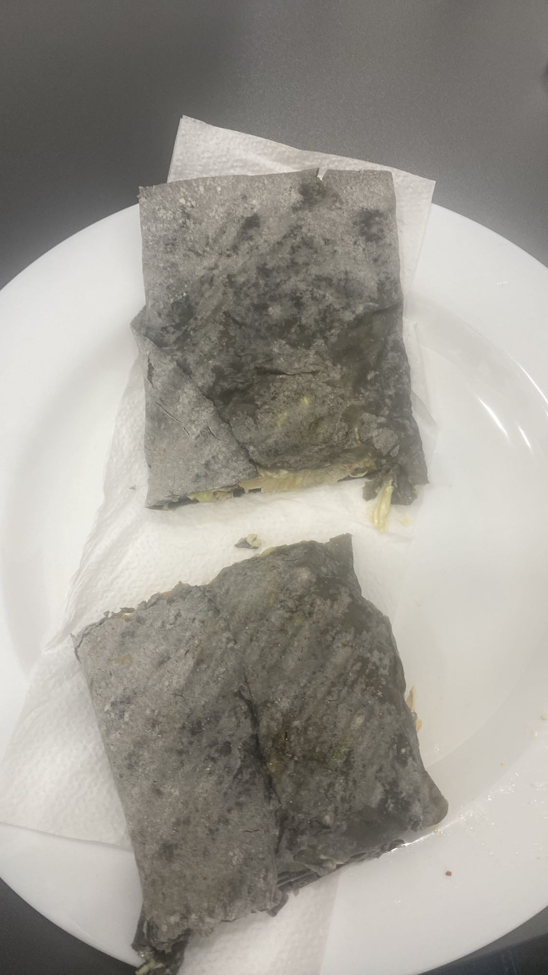 чёрная тортилья с курицей