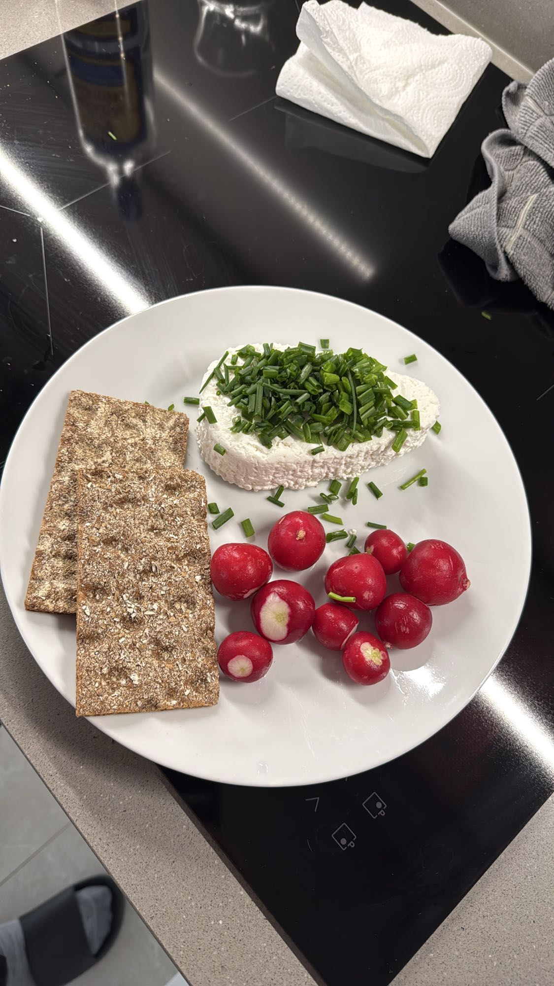 Twaróg z rzodkiewką i pieczywem