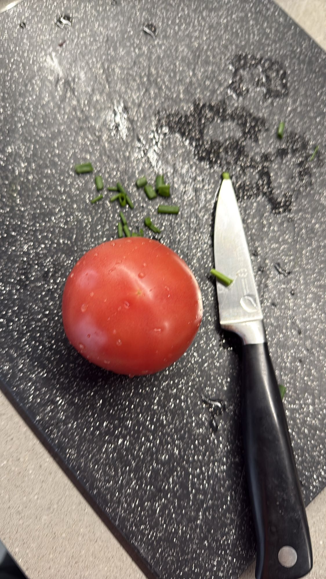 Pomidor z szczypiorkiem