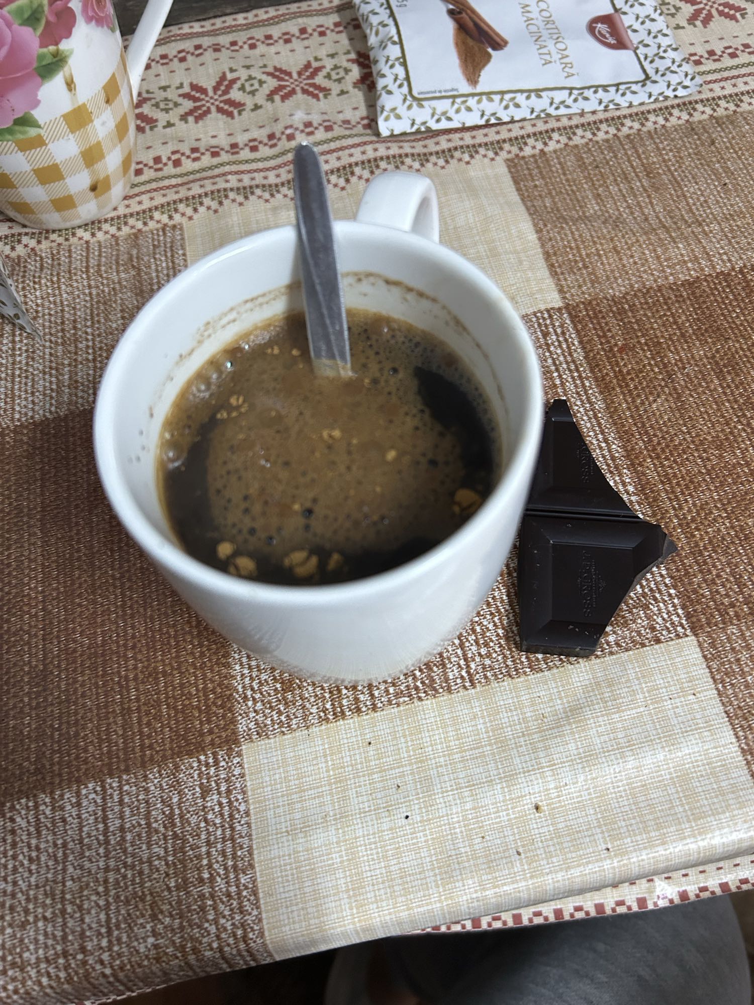 Cafea cu scorțișoară și ciocolată neagră 95%