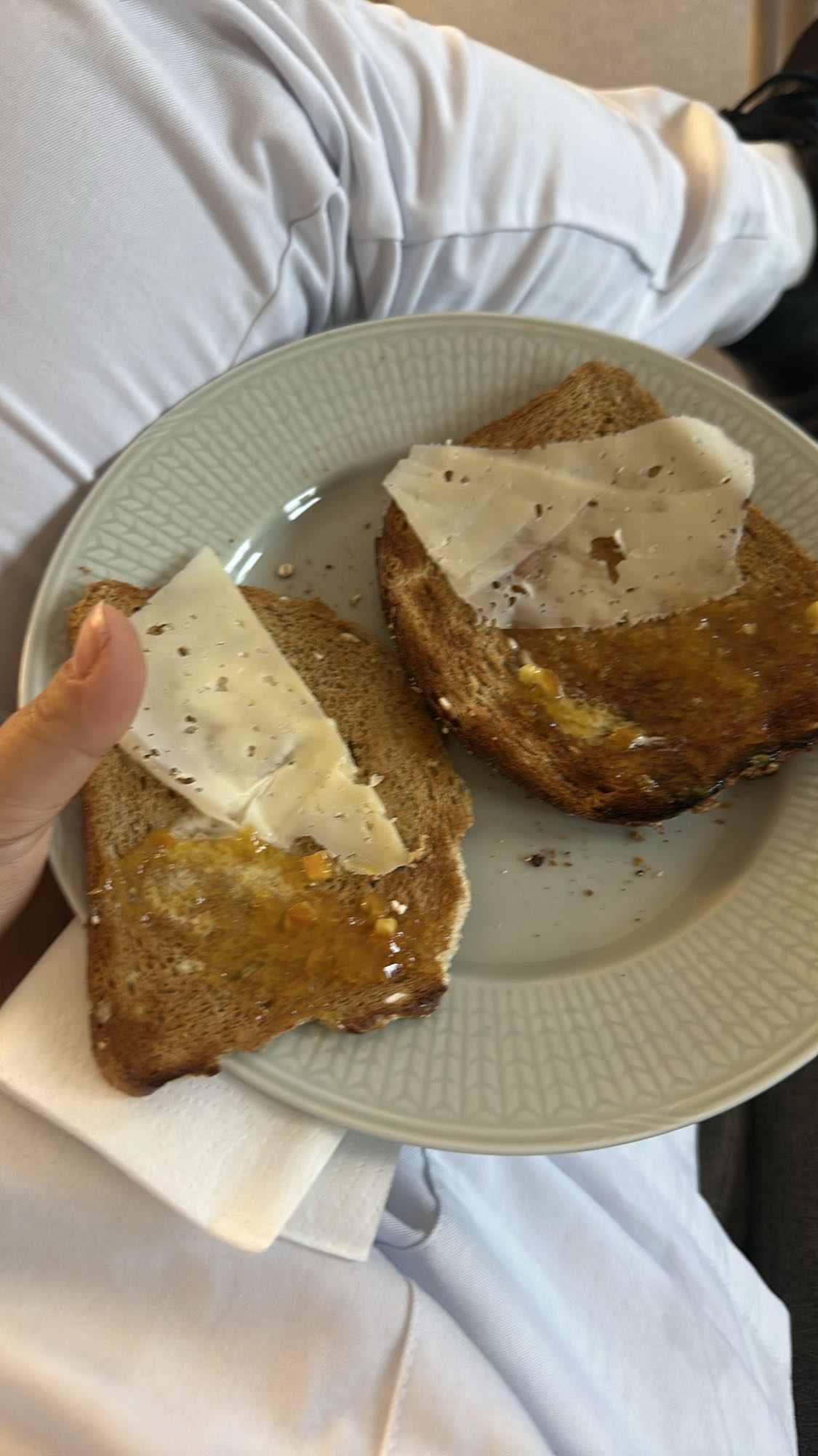 Rostat bröd med ost & sylt