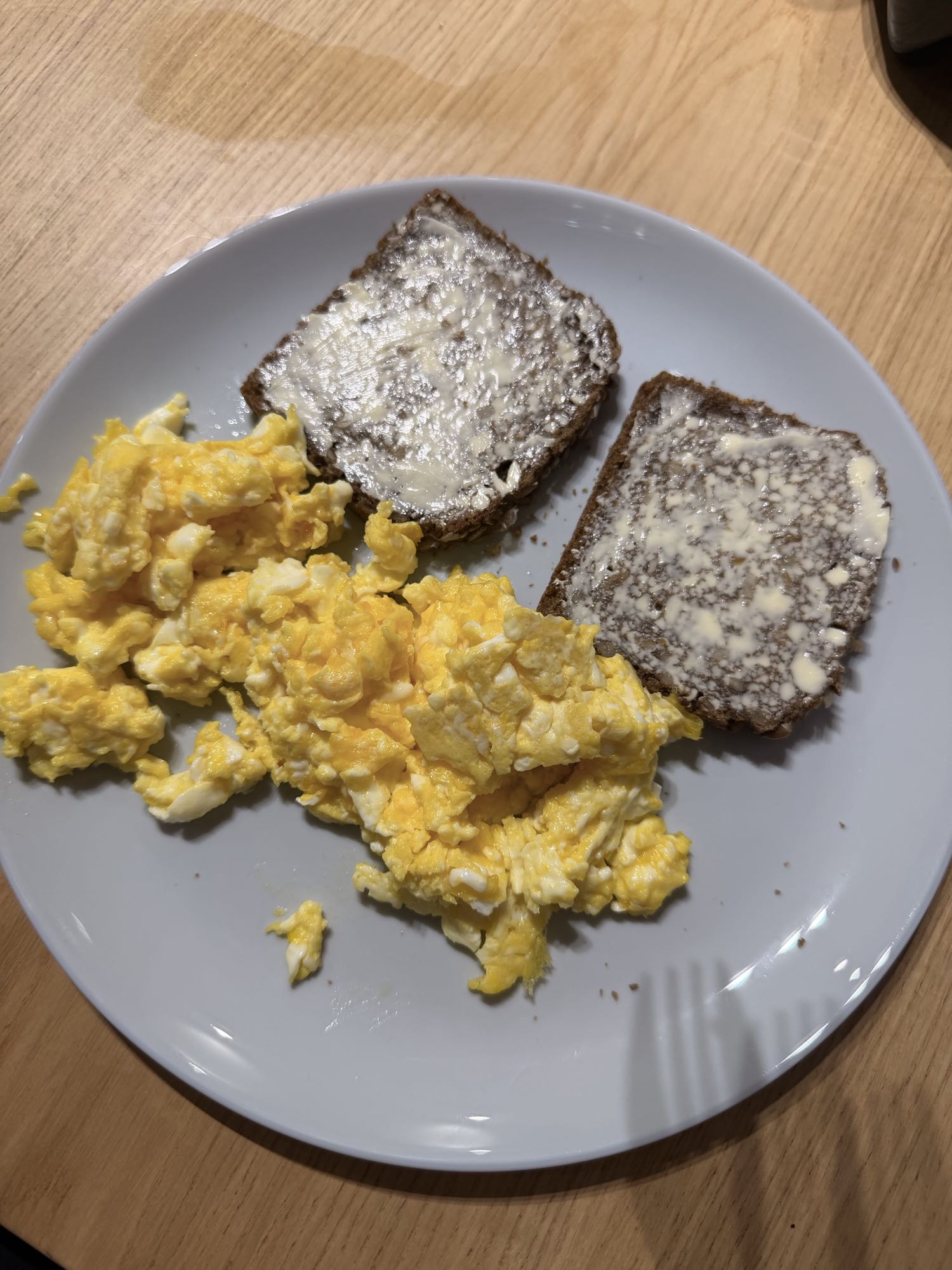Jajecznica z chlebem