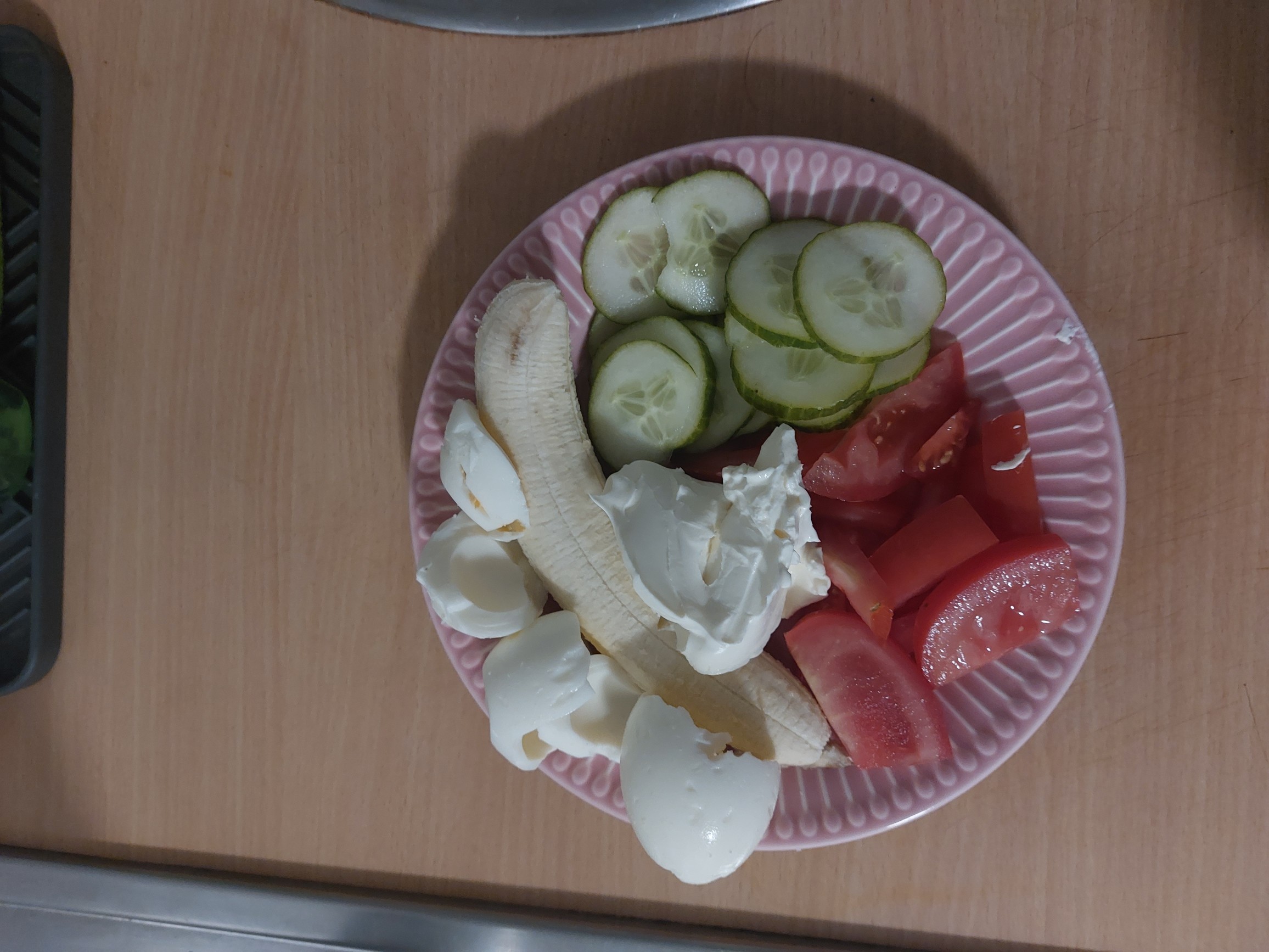 Egg veggie banana plate