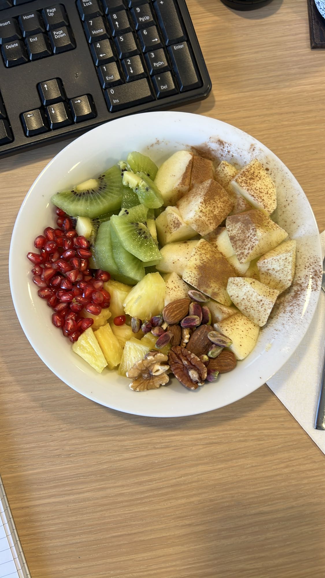 Φρουτοσαλάτα με ξηρούς καρπούς