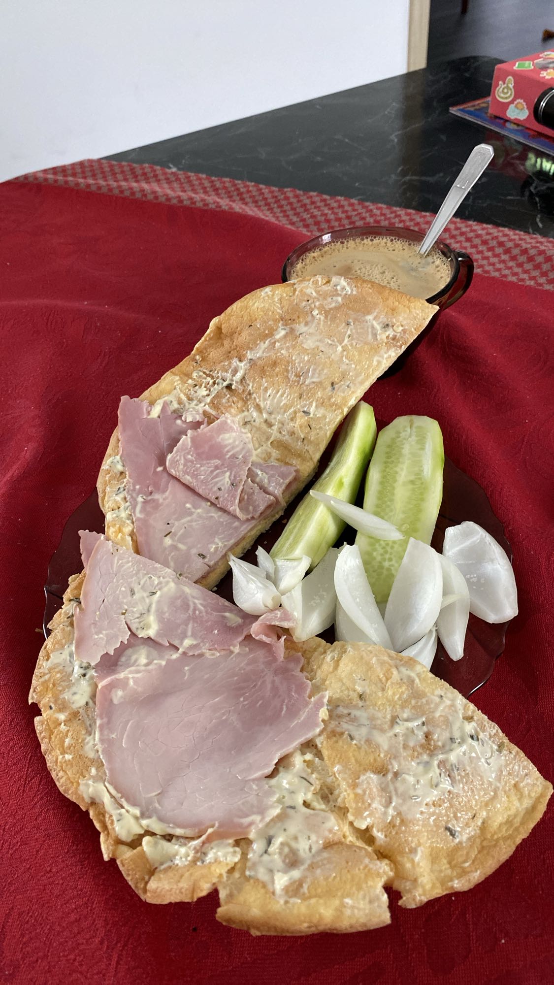 Omlet cu șuncă și legume